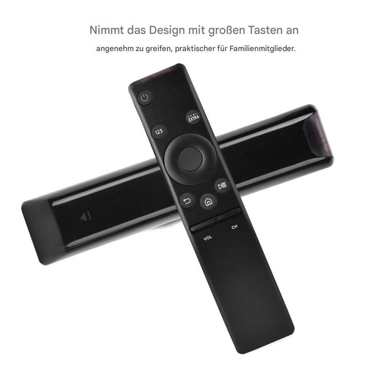 Zwei schwarze Fernbedienungen mit mehreren Tasten, eine über der anderen. Text: extra, Lautstärke, Kanal, Home.