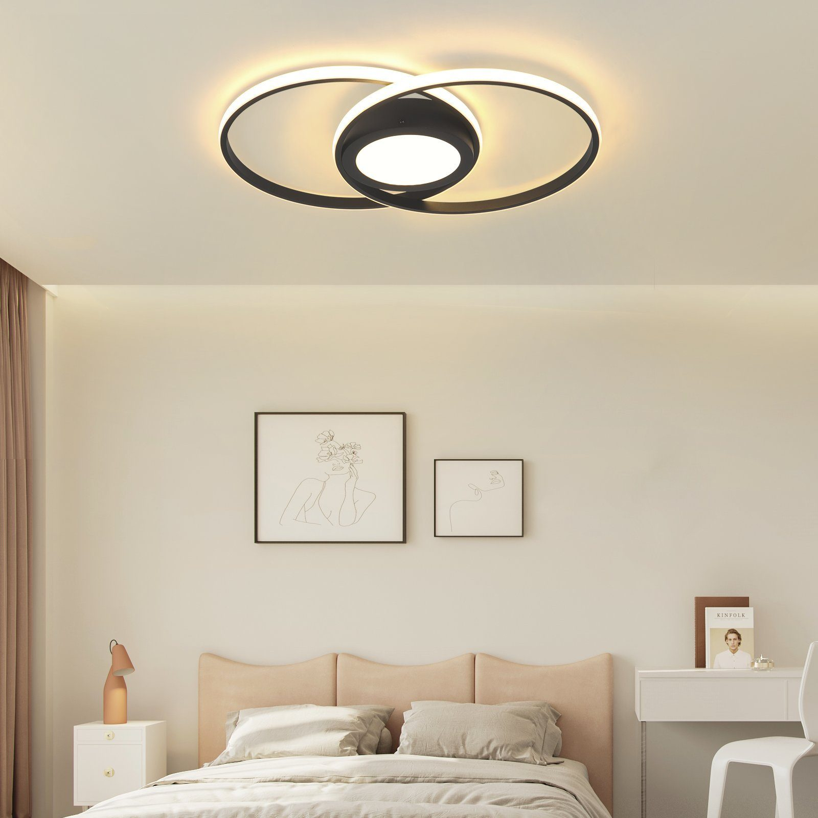 Escena de dormitorio moderno. Una lámpara de techo, dos cuadros enmarcados y una cama con cabecero rosa.