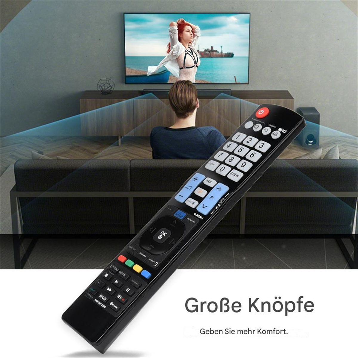 Eine Fernbedienung im Fokus, eine Person, die fernsieht, ein Fernseher mit einer Frau auf dem Bildschirm und eine Couch.