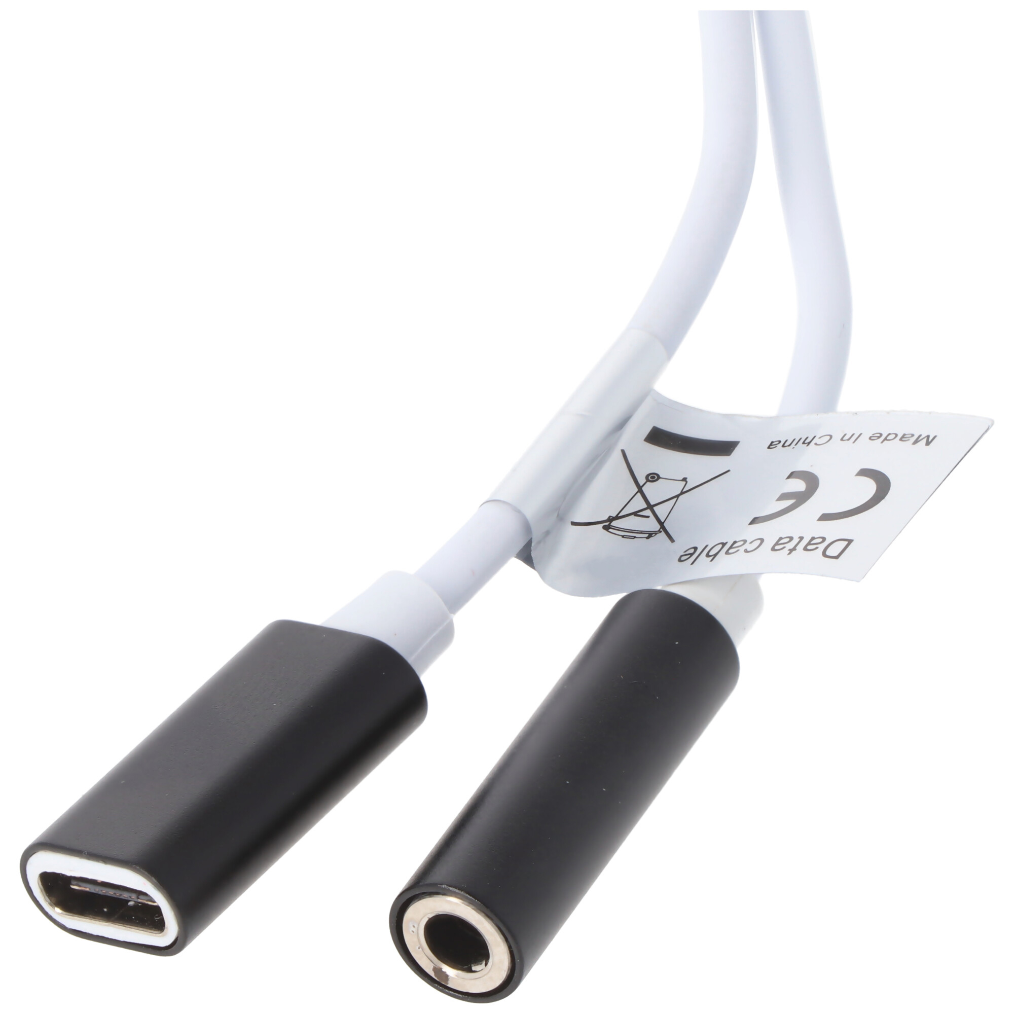 Een witte datakabel met een USB-C-connector en een hoofdtelefoonaansluiting.