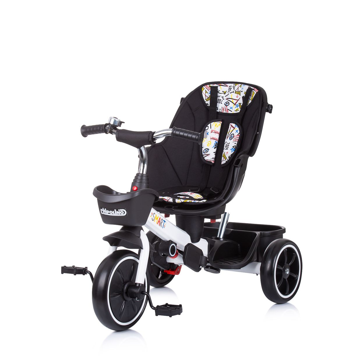 Un triciclo blanco y negro con asiento, cesta y pedales.