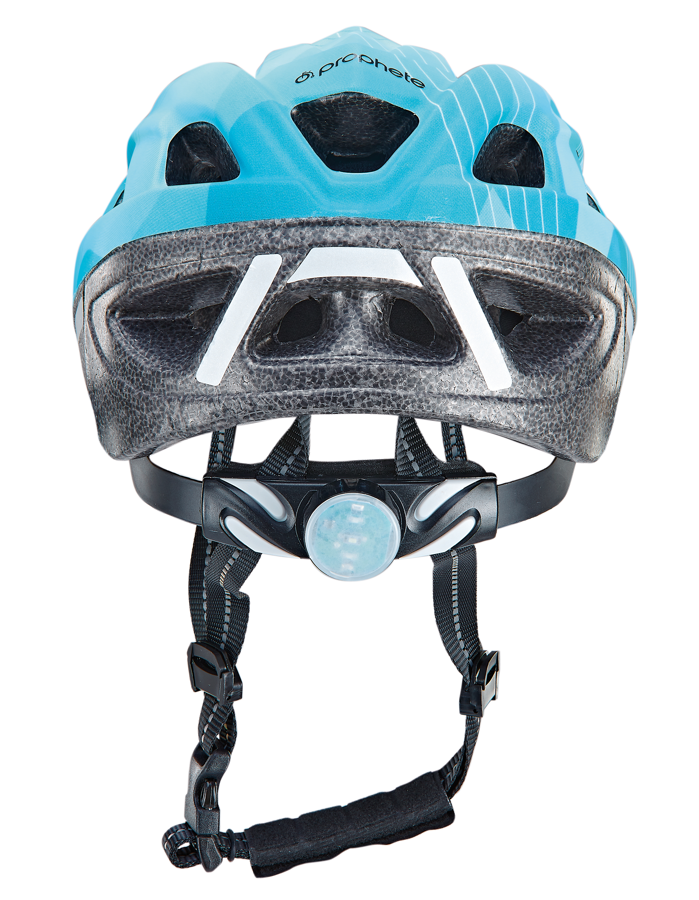 Ein blau-grauer Fahrradhelm mit Licht und Riemen. Der Hintergrund ist weiß.