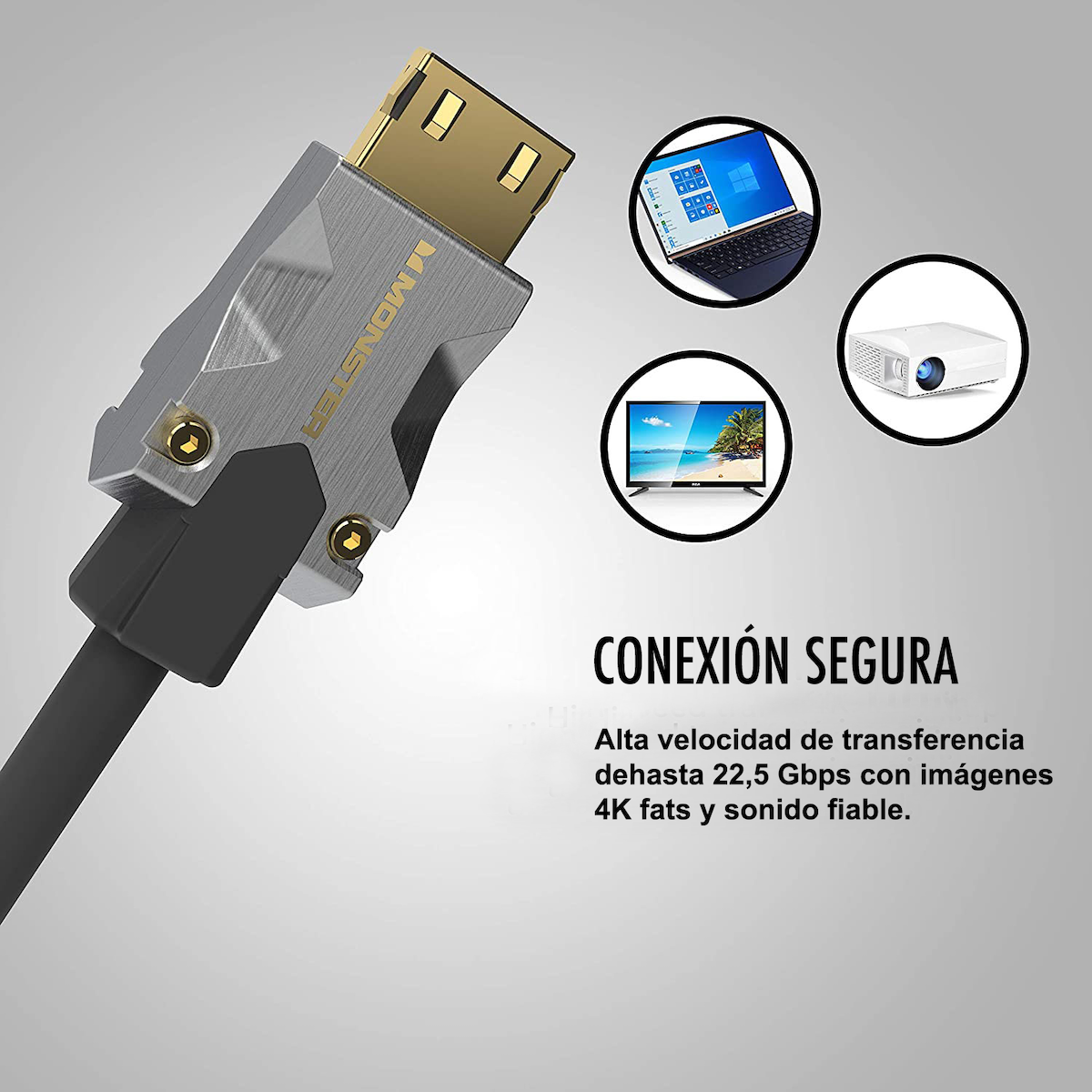 Un cavo display port argento e nero. Tre dispositivi tecnologici sullo sfondo.
