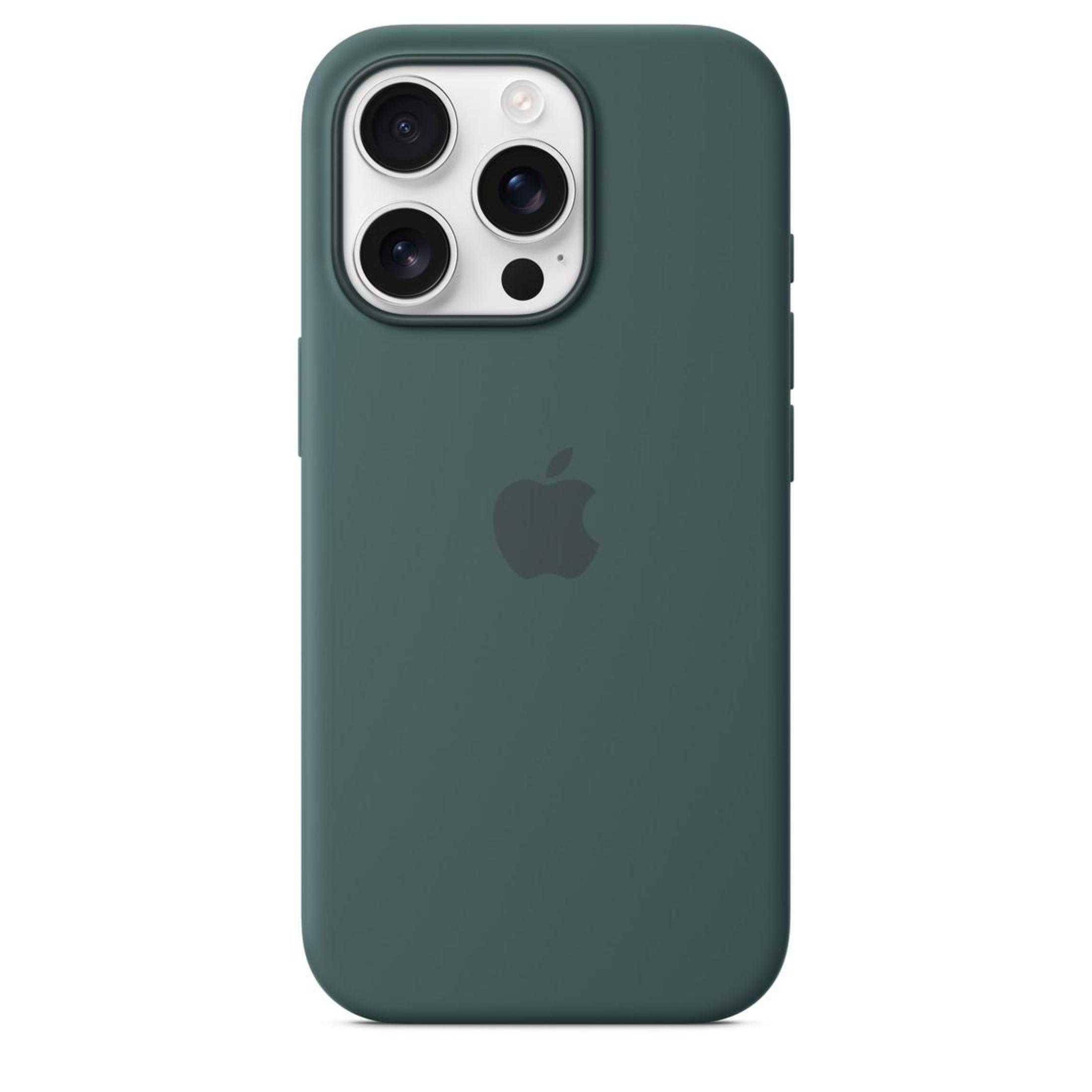 Una custodia verde per iPhone con il logo Apple e tre obiettivi della fotocamera.