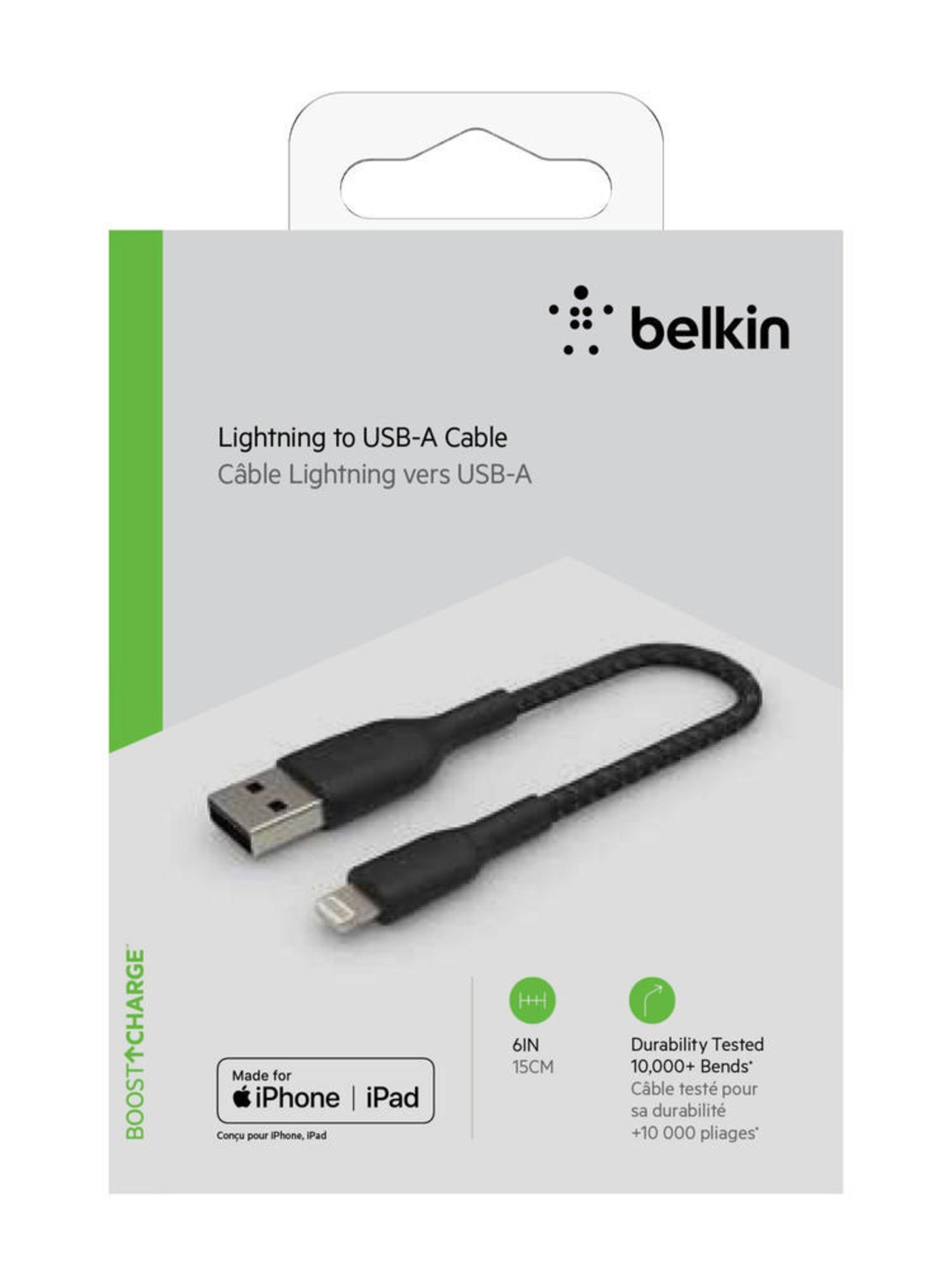 Un câble noir Lightning vers USB-A dans son emballage, avec le logo Belkin et les détails du produit sur fond blanc.