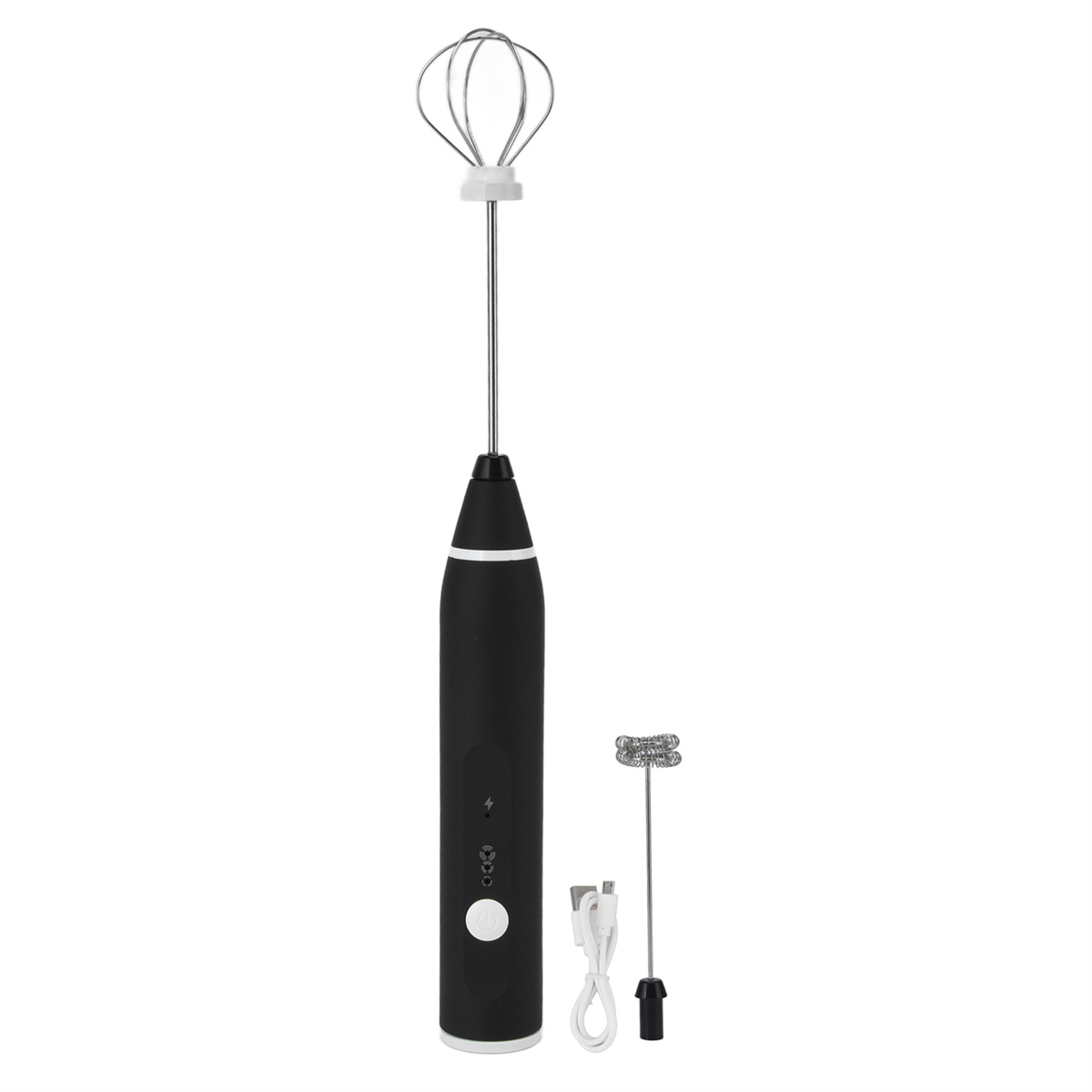 Schwarzer und silberner Milchaufschäumer mit zwei Aufsätzen und USB-Ladekabel.
