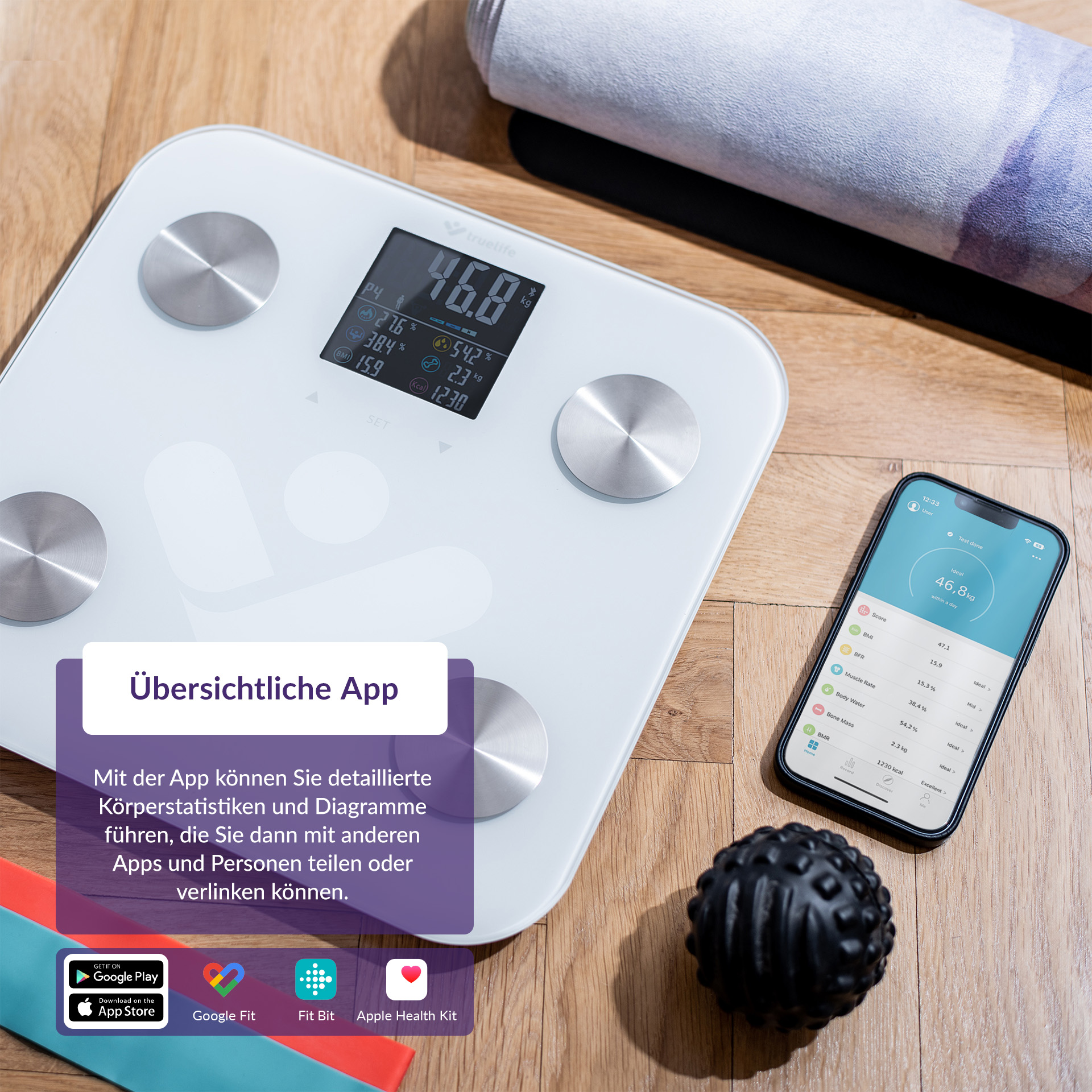 Eine intelligente Waage mit App-Oberfläche auf einem Telefon, einer Matte und einem schwarzen Ball.