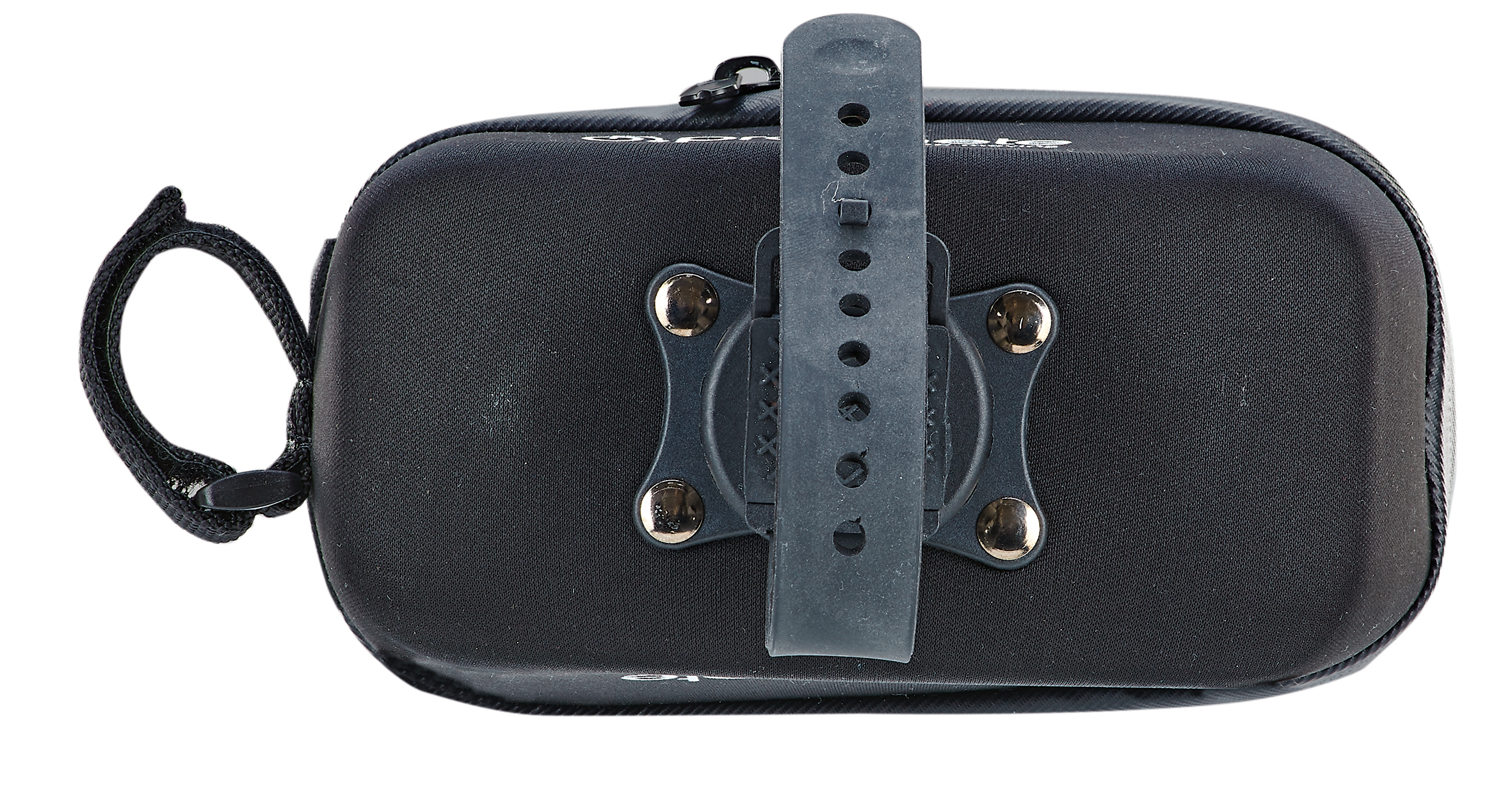 Schwarze Fahrrad-Satteltasche mit Halteclip und Riemen. Die Tasche ist rechteckig.