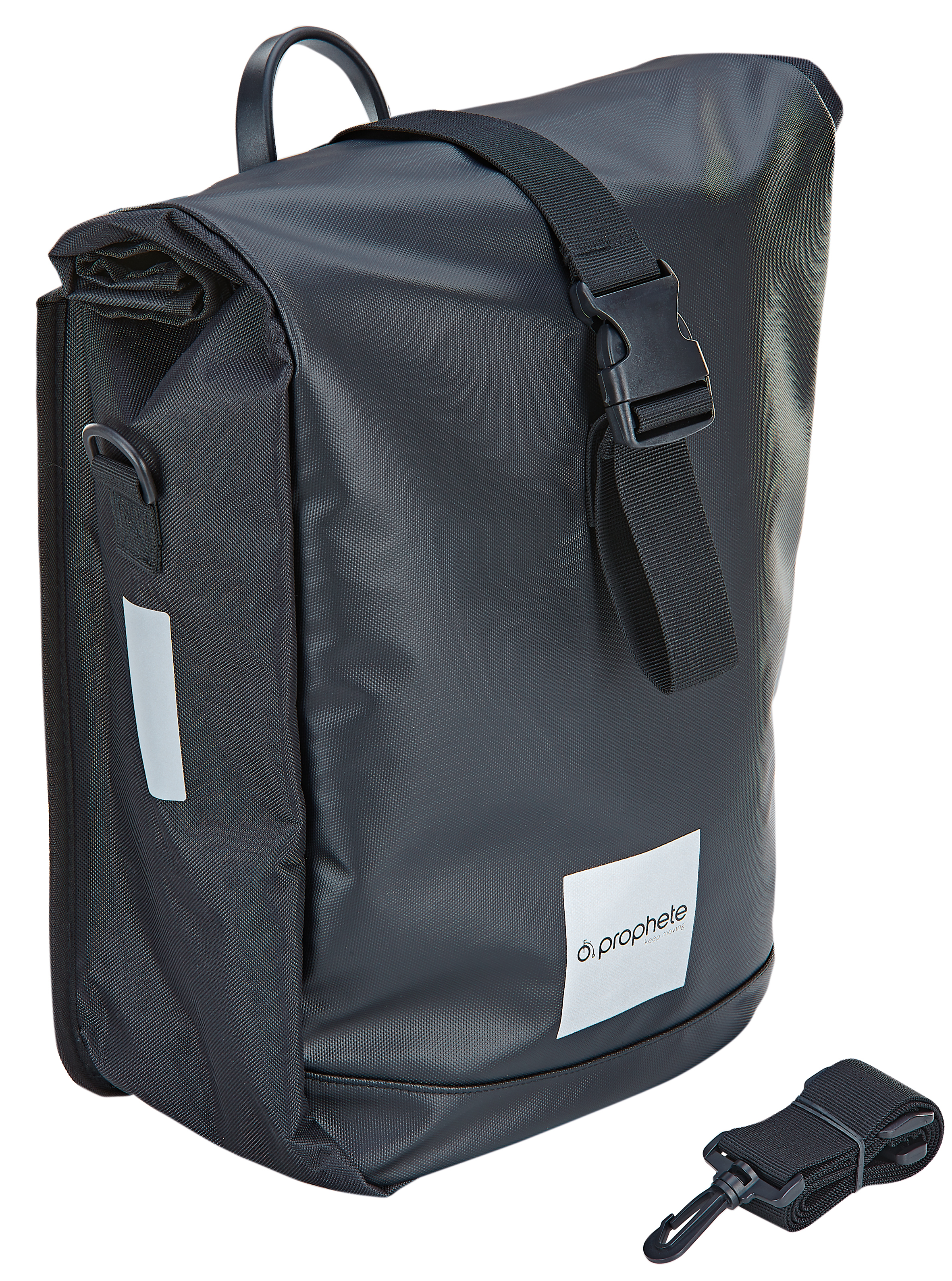 Ein schwarzer, wasserdichter Rucksack mit Rollverschluss, Schultergurt und kleinem Etikett. Ein separater Schultergurt ist vorhanden.
