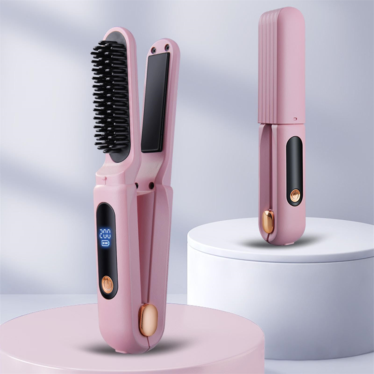 Pinke Haarglättungsbürste mit Knöpfen und LCD-Anzeige auf einem weißen Ständer.