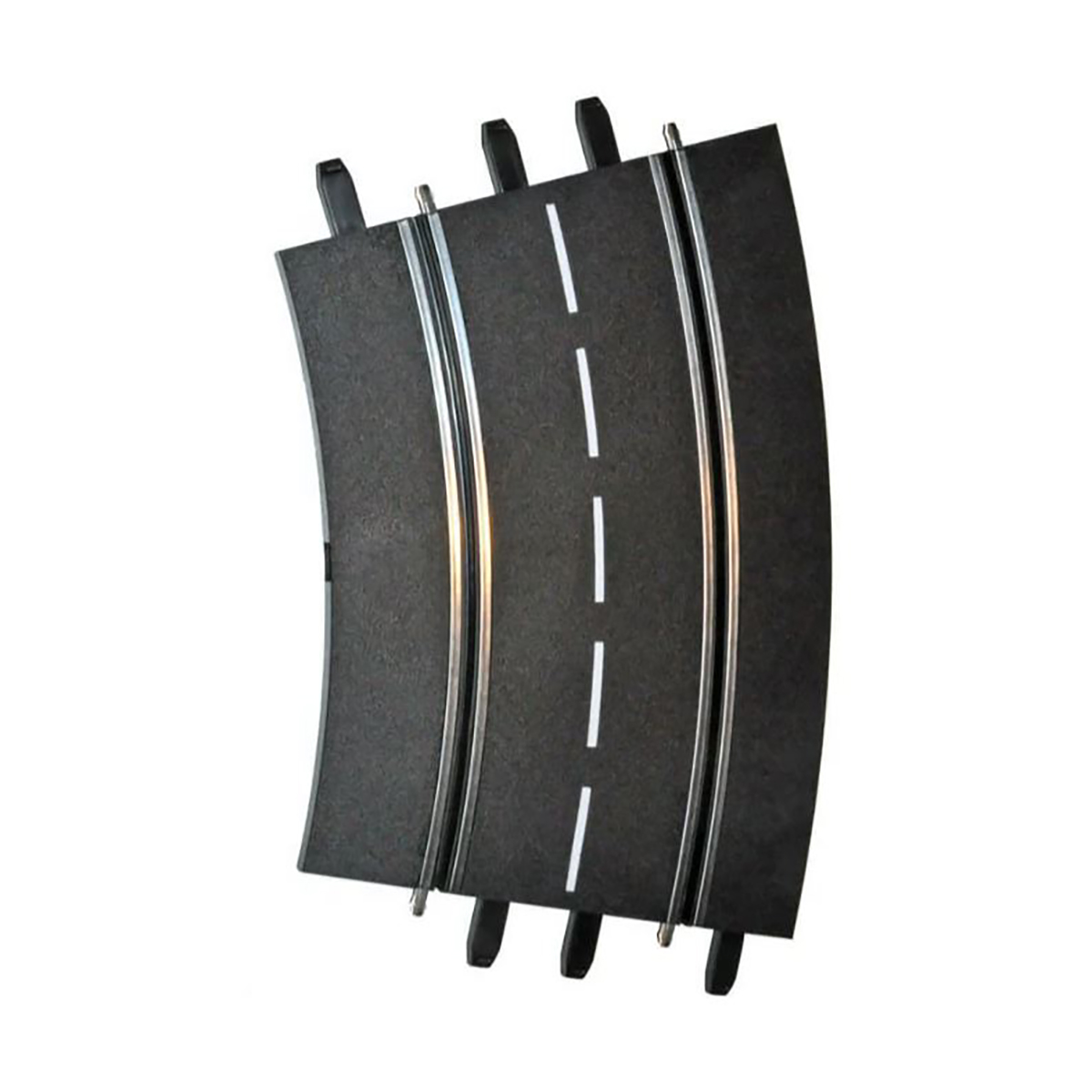 Sezione di pista per slot car nera curva. Linea bianca tratteggiata al centro. Isolato.