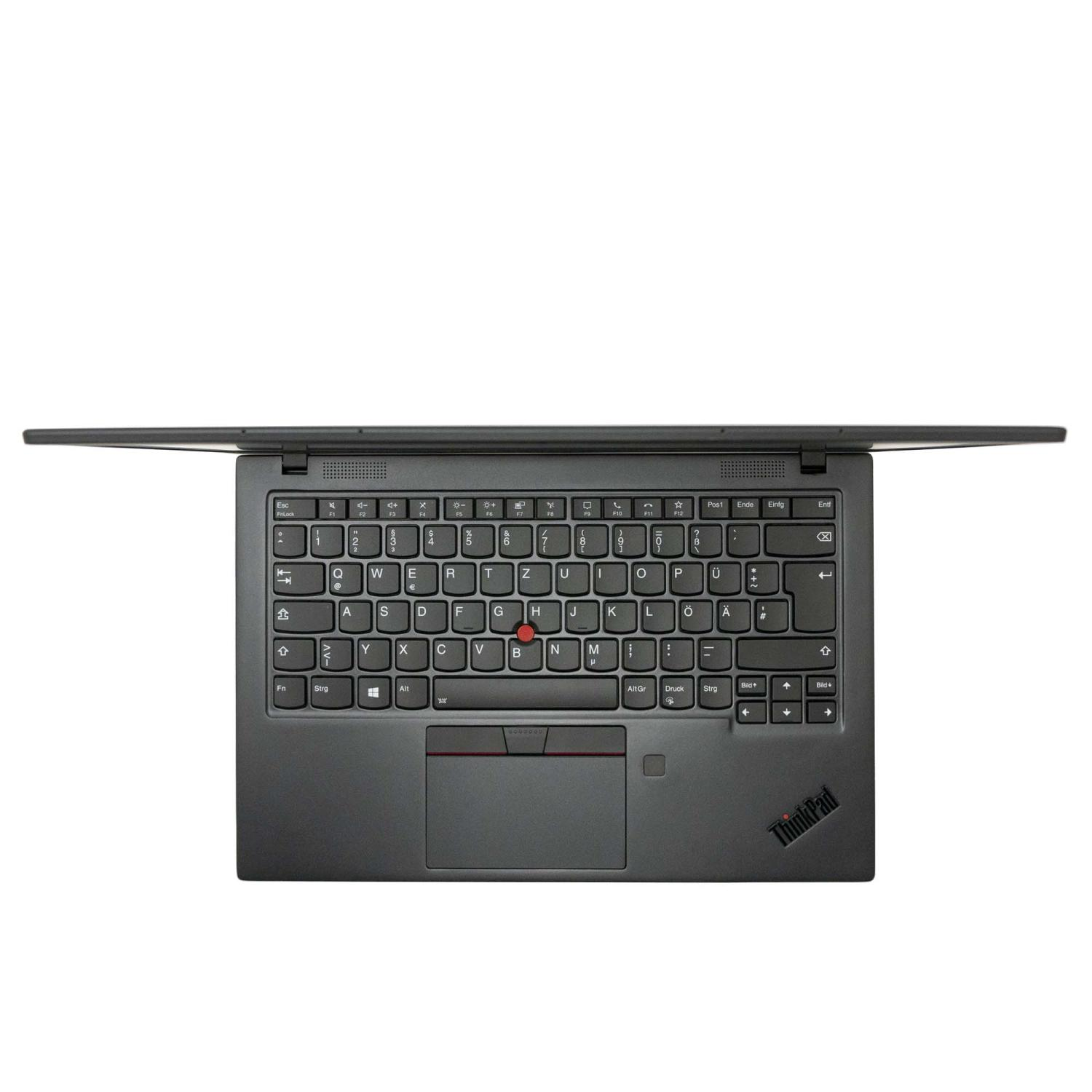Schwarzer Laptop mit geöffnetem Deckel. Tastatur sichtbar, ThinkPad-Logo unten rechts.