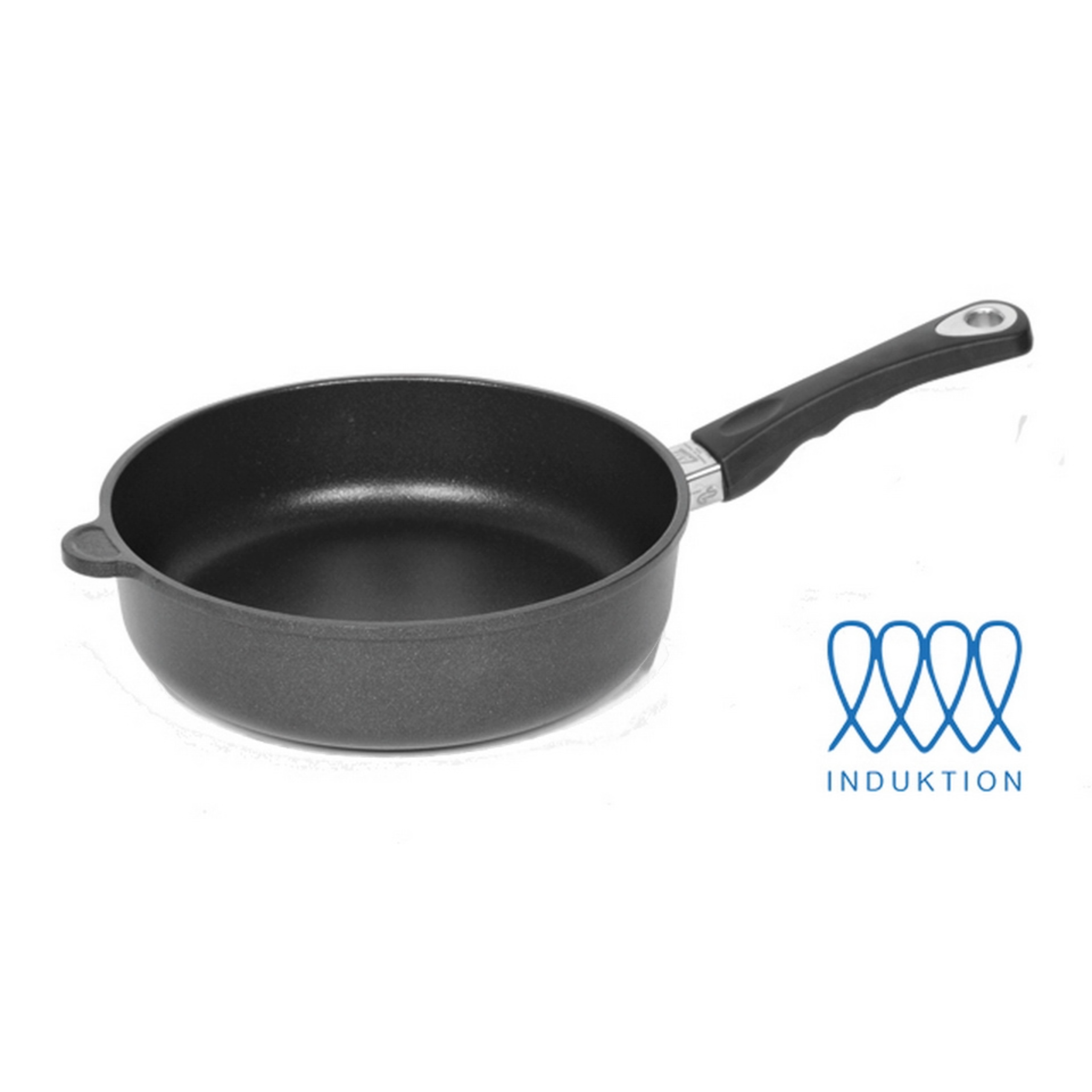 Schwarze Bratpfanne mit Griff auf weißem Hintergrund, Induktionssymbol.