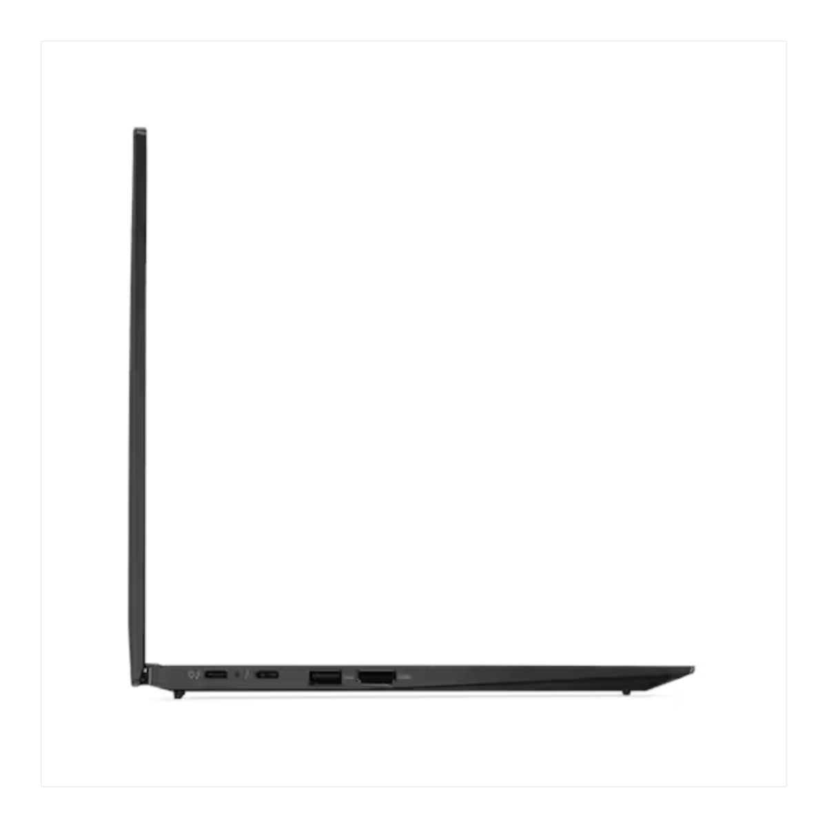 Czarny laptop, widok z boku, na białym tle. Laptop jest zamknięty.