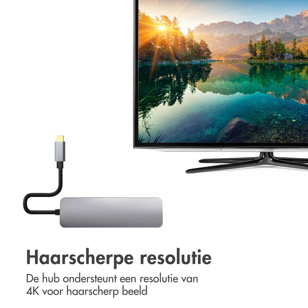 Tv en hub met tekst. Landschap met water en bergen op de achtergrond.