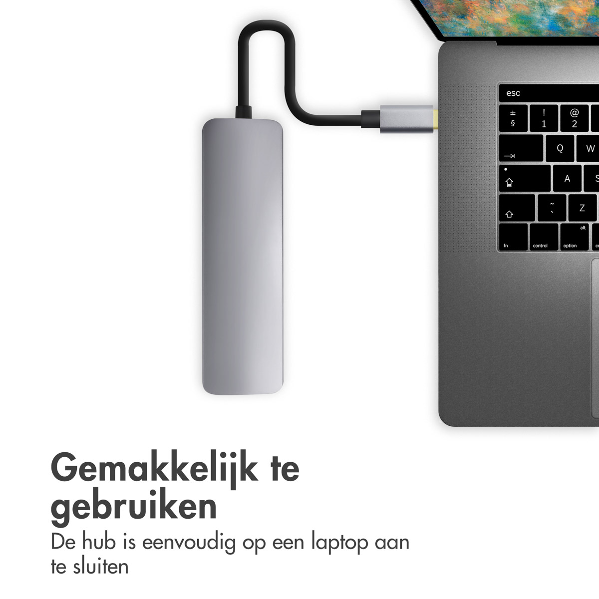 Een zilveren hub aangesloten op een laptop, met de tekst 'Gemakkelijk te gebruiken'.
