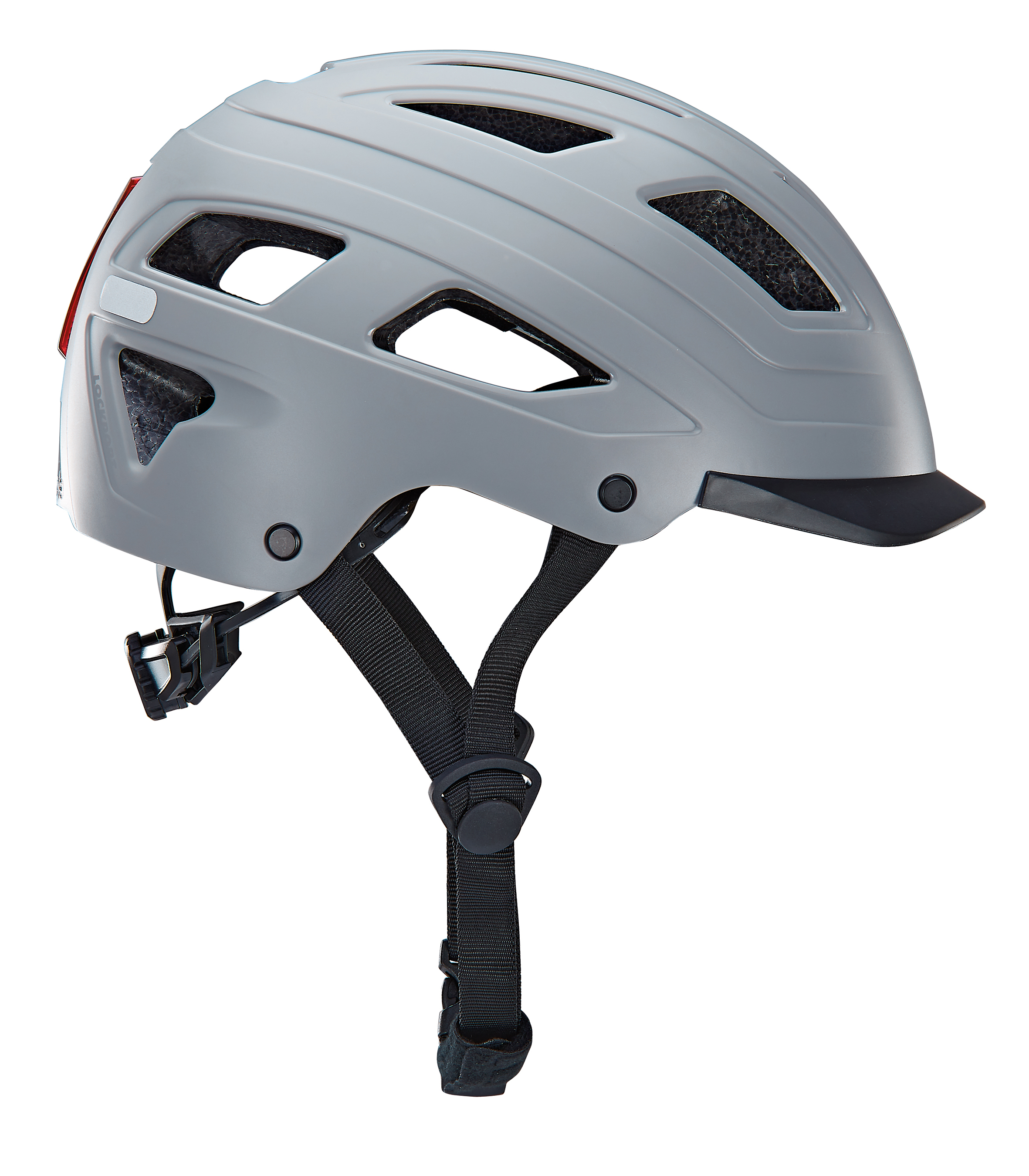 Grauer Fahrradhelm mit schwarzen Riemen und kleinem Visier. Auf weißem Hintergrund.
