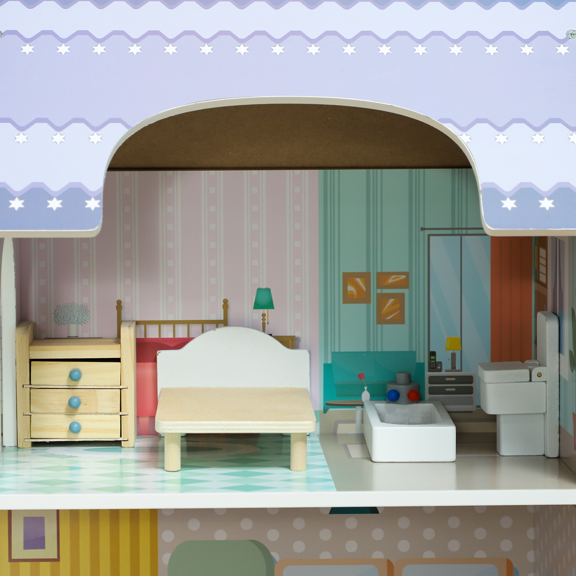 Interior de casa de muñecas de madera: cama, cómoda, baño y papel pintado colorido.