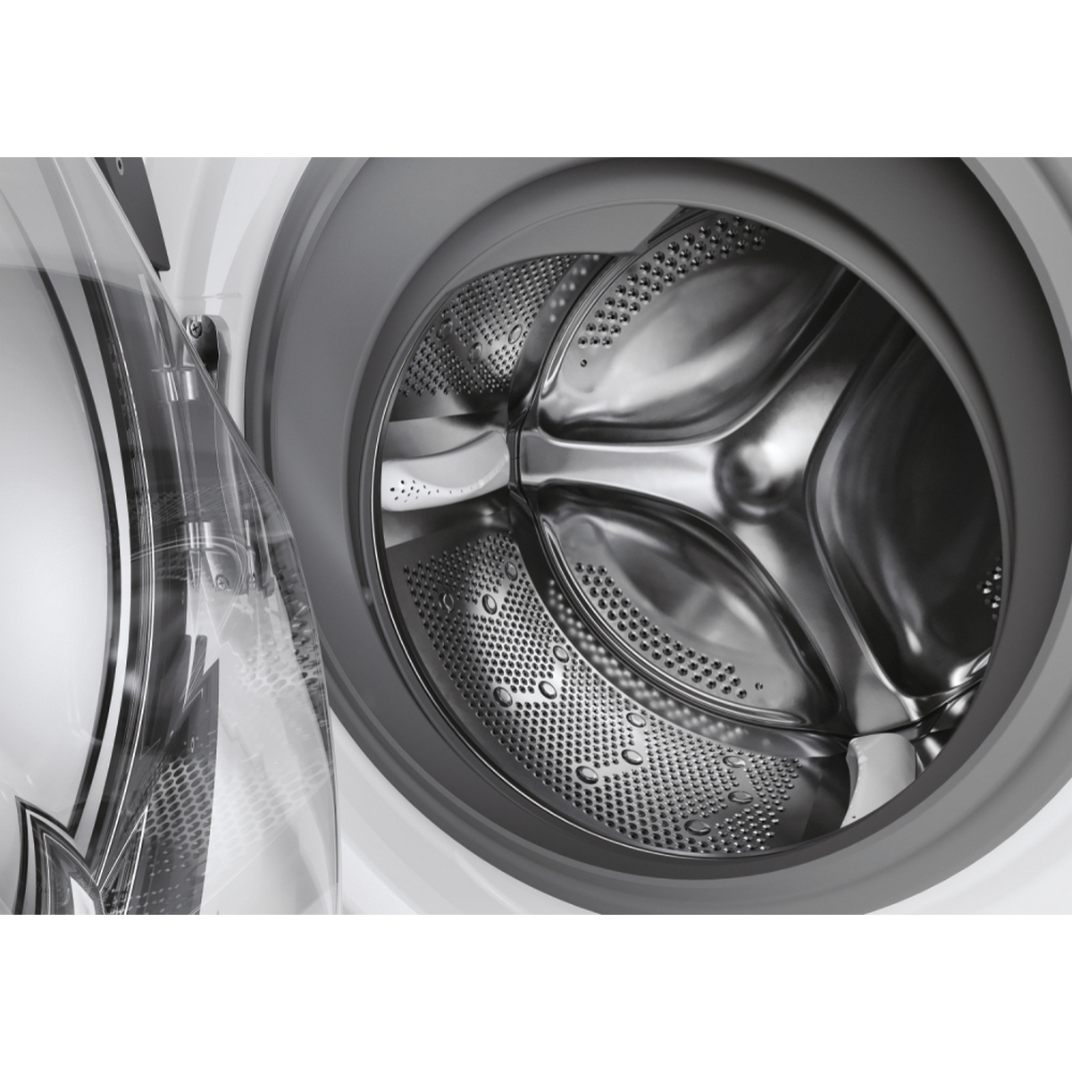 Interno della lavatrice con cestello in acciaio inox e porta aperta.