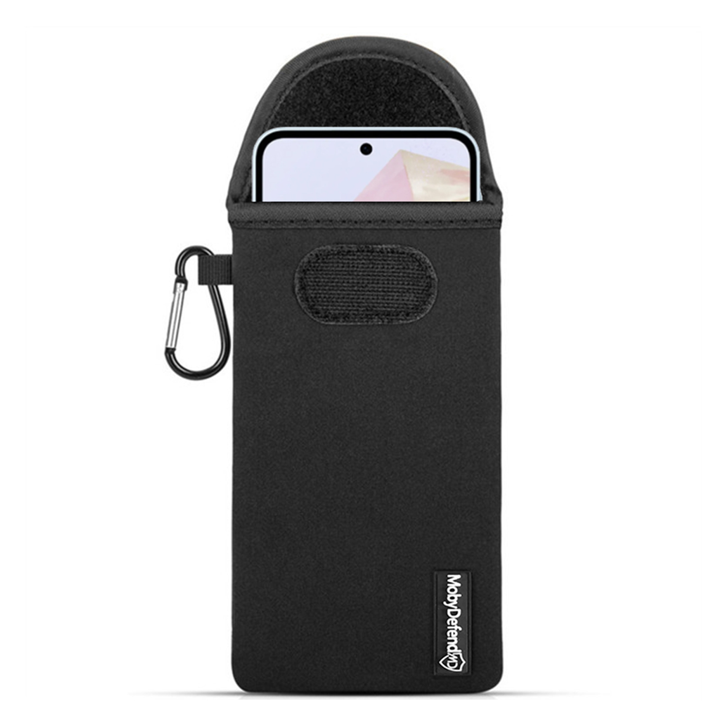 Zwarte telefoonsleeve met karabijnhaak en een telefoon die eruit komt.
