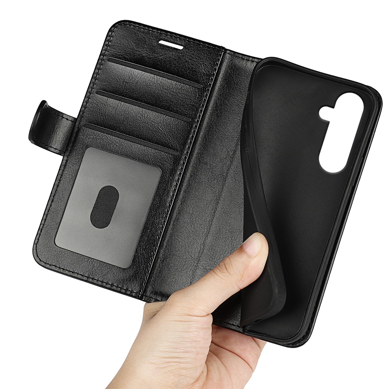 Un étui de téléphone noir est ouvert, révélant des emplacements pour cartes et une fenêtre d'identification transparente. Le téléphone est retiré.