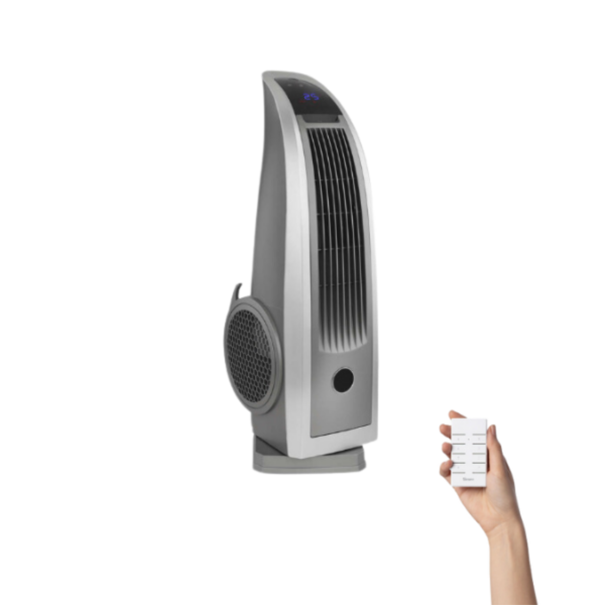 Ventilatore alto, argento e grigio, con ventola laterale. Mano tiene telecomando.