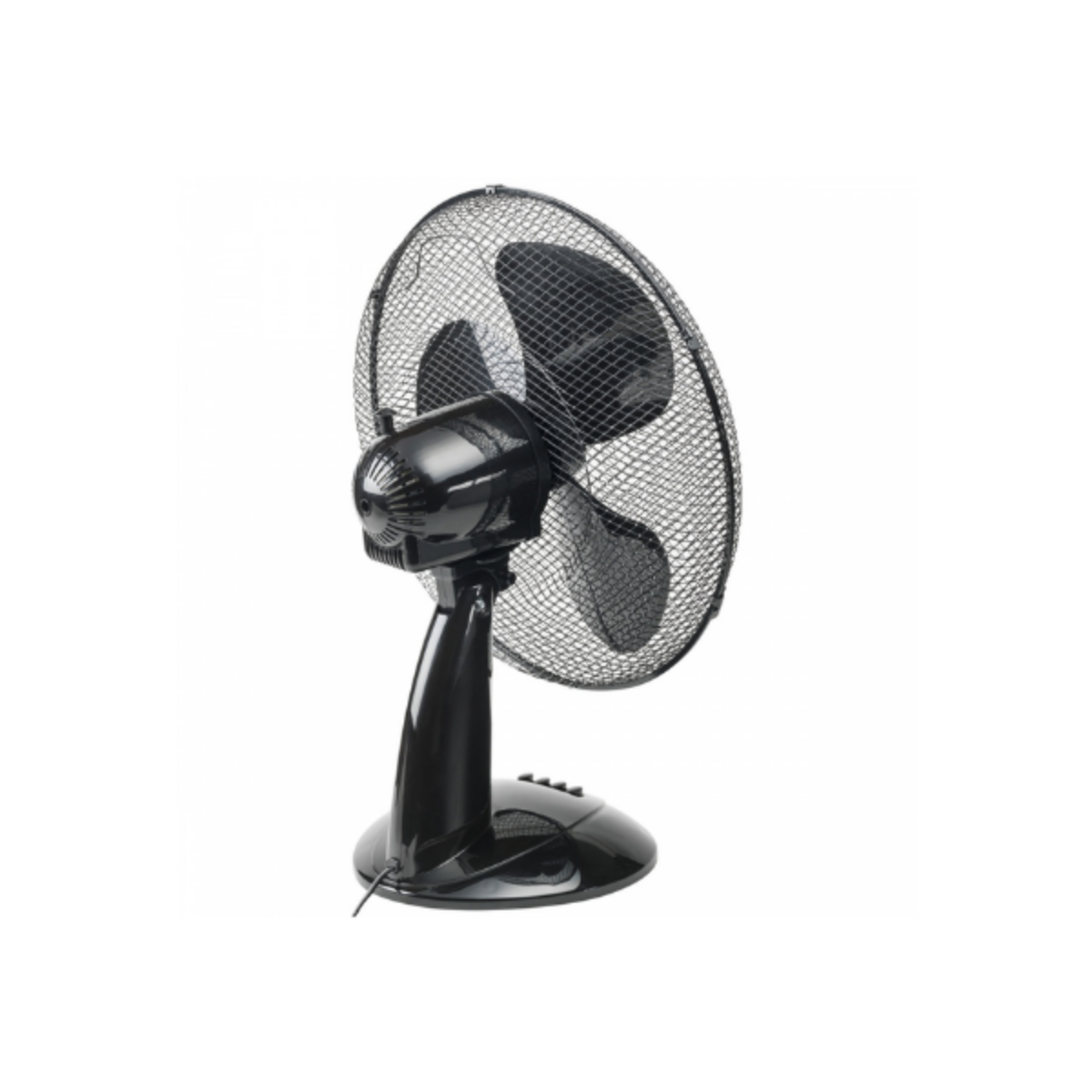 Ventilatore da tavolo nero su una superficie bianca. Ha tre pale e una griglia protettiva.