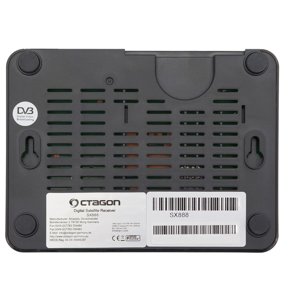 Die Unterseite eines schwarzen digitalen Satellitenreceivers. Es hat ein Etikett mit Informationen und Lüftungslöchern.