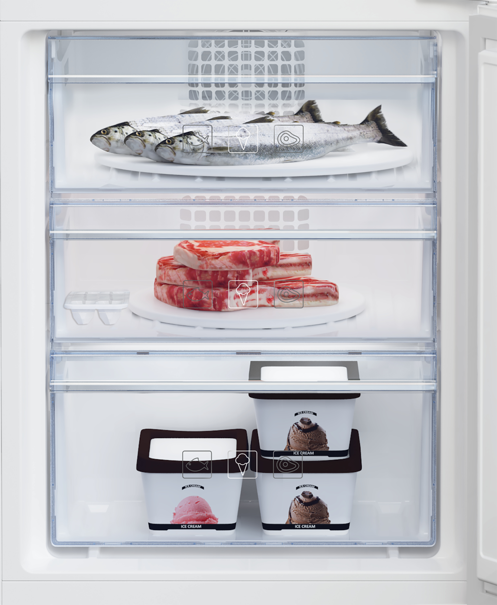 All'interno di un frigorifero, con alimenti: pesce, bistecche crude e vaschette di gelato, il tutto in contenitori trasparenti.
