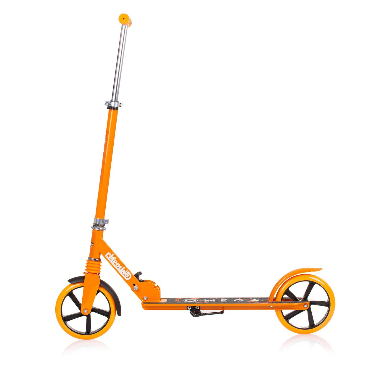 Scooter naranja con ruedas negras.