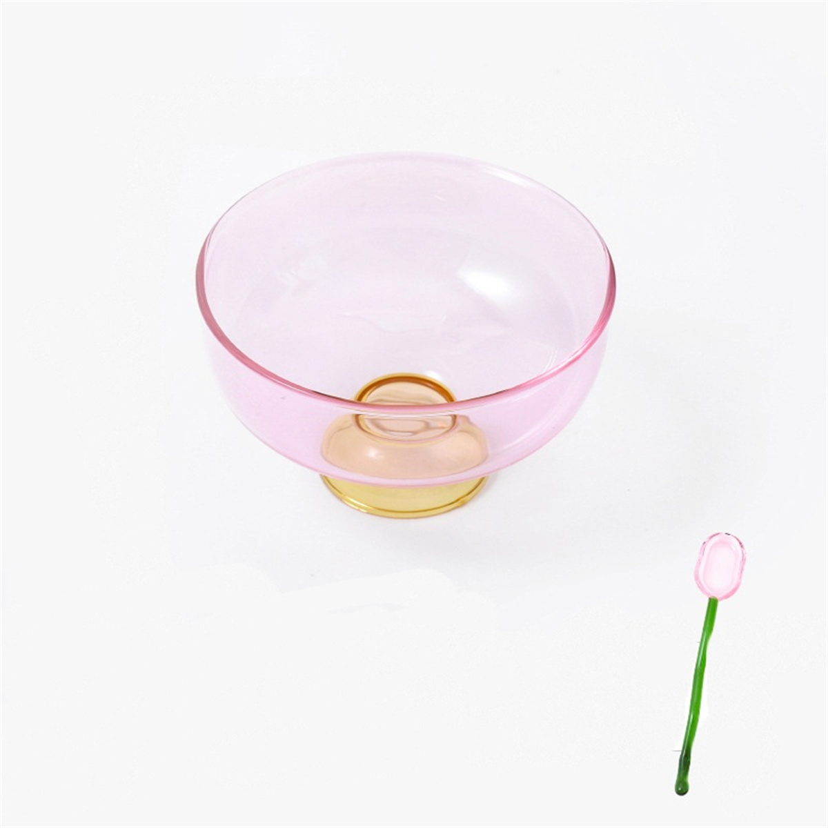 Rosa Glasschale mit goldenem Fuß und rosa Tulpe.