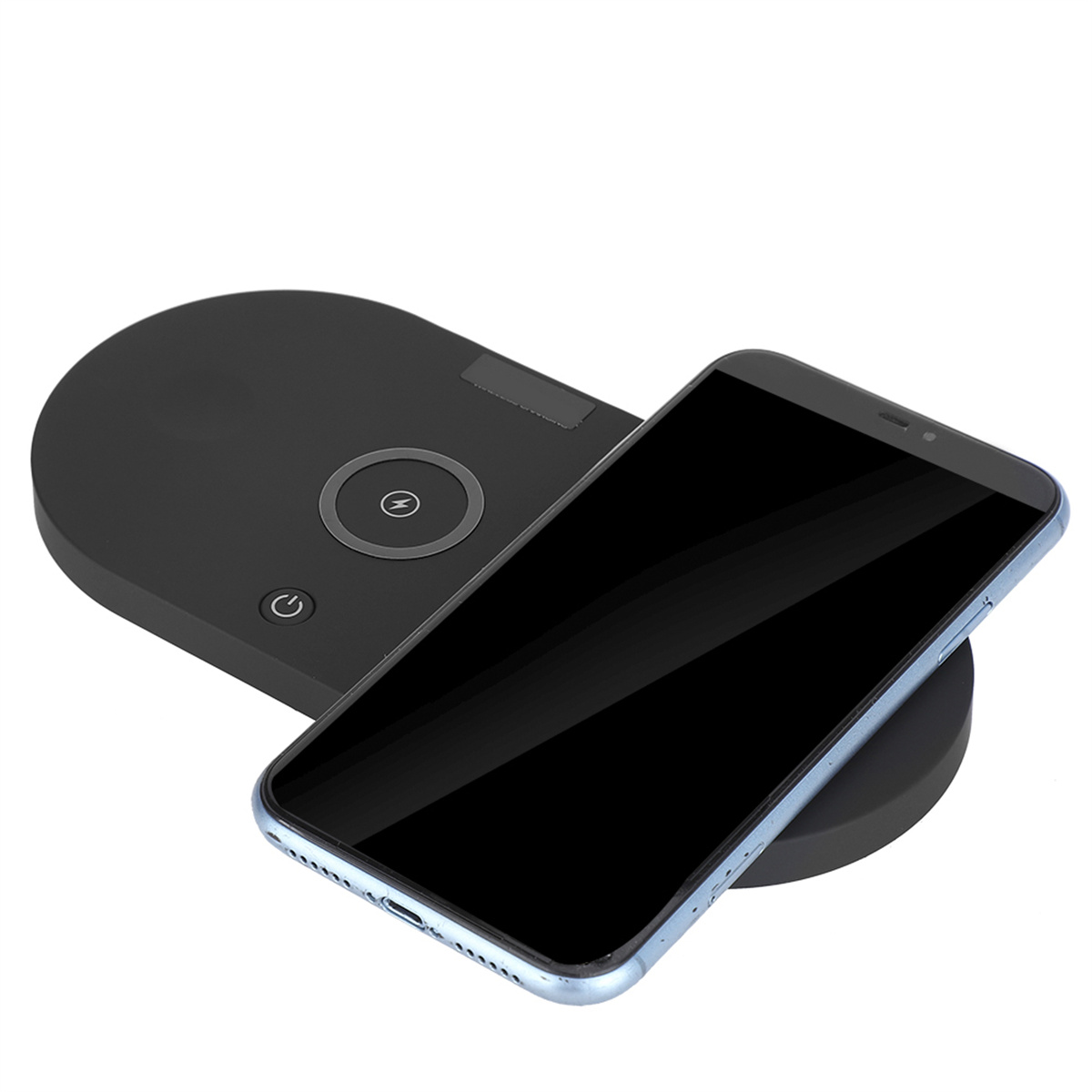 Ein schwarzes Telefon auf einem schwarzen kabellosen Ladegerät, auf weißem Hintergrund.