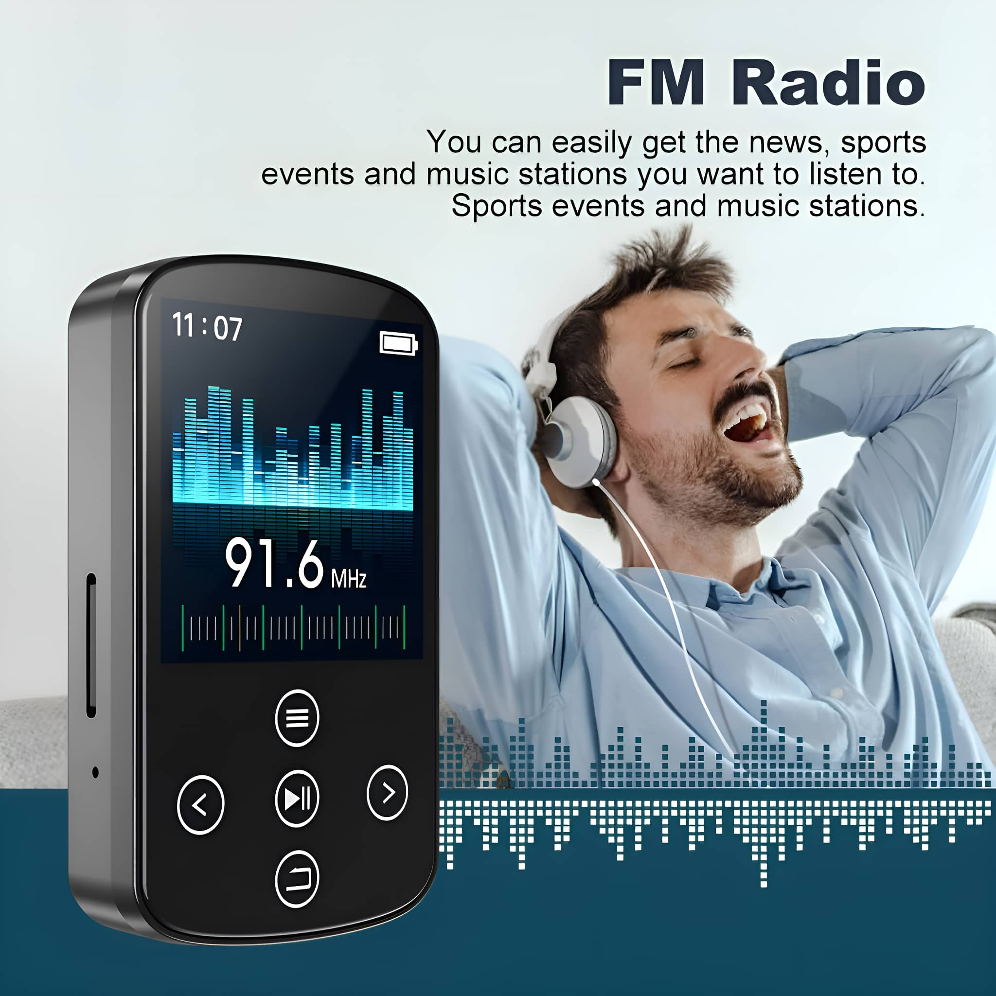 Mann hört Musik auf einem schwarzen UKW-Radio. Anzeige zeigt eine Frequenz.