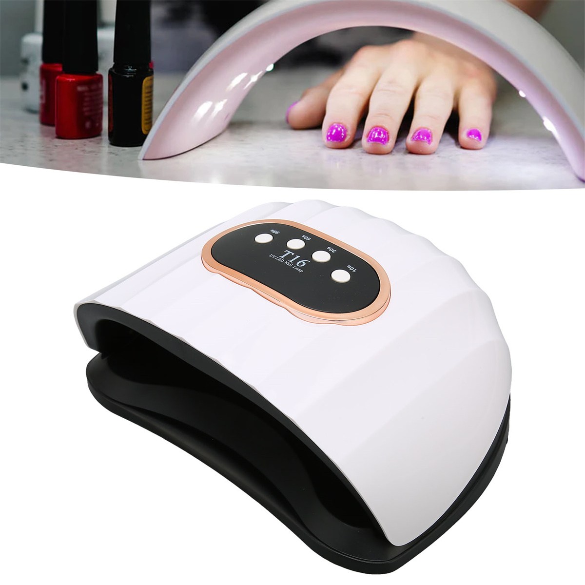 Eine weiße Nagellampe mit der Hand einer Frau mit pinken Nägeln darunter. Andere Nagellackflaschen.