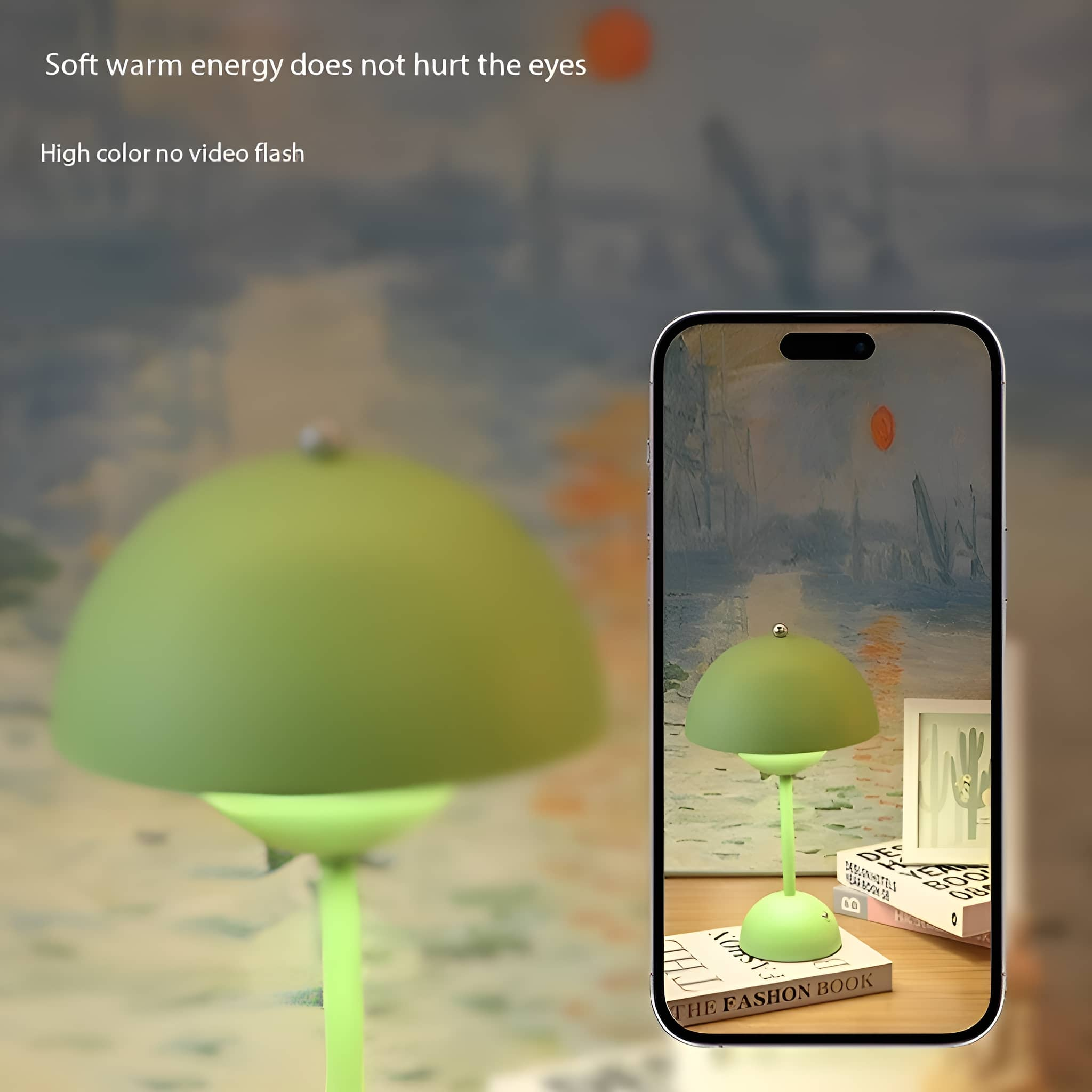 Eine grüne pilzförmige Lampe auf einem Tisch mit einem Telefon und verschwommenem Hintergrund.