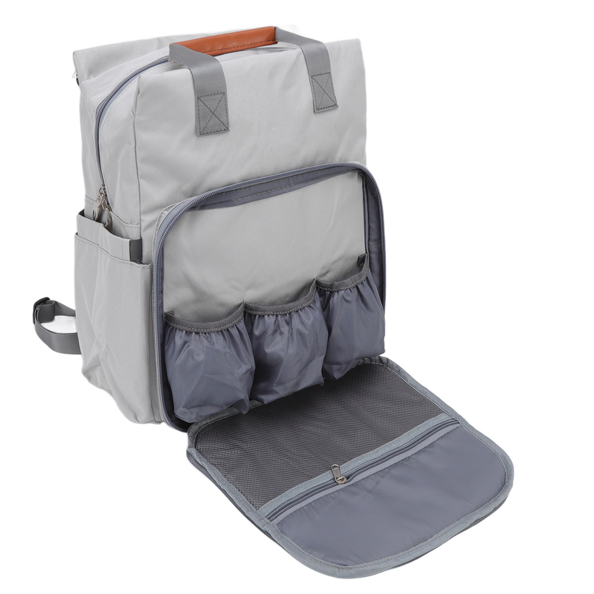 Grauer Rucksack mit offenen Fächern, Taschen und Innenraum zeigend.