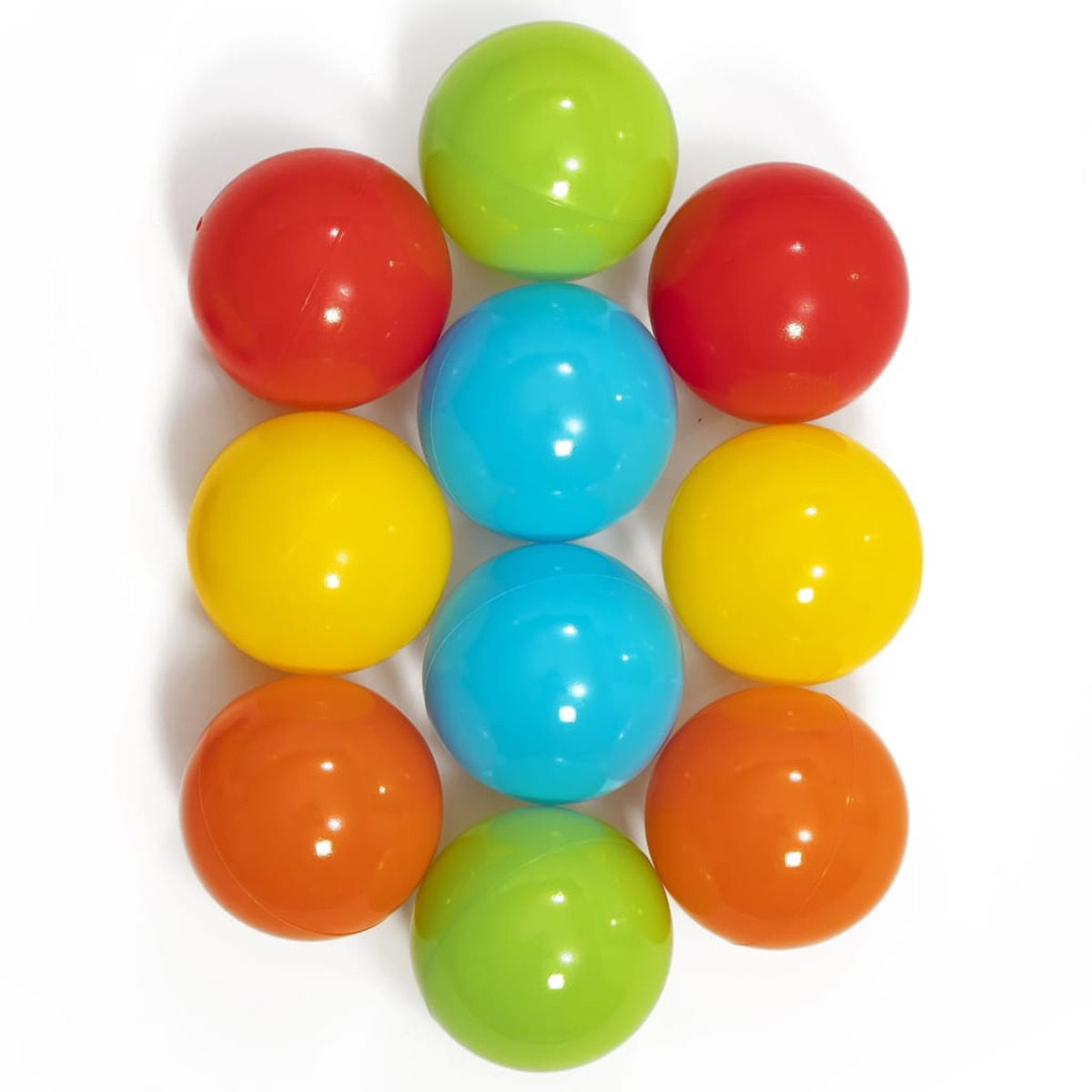 Neun bunte Bälle, rot, gelb, grün, blau und orange, angeordnet in einem 3x3-Raster auf weißem Hintergrund.