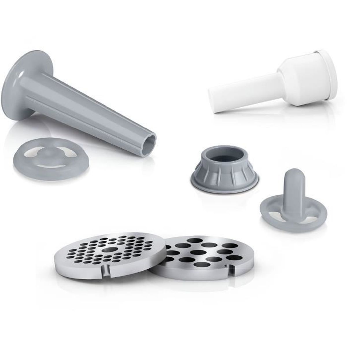 Wiele części maszynki do mielenia mięsa. Części są szare i białe i są odizolowane na białym tle.