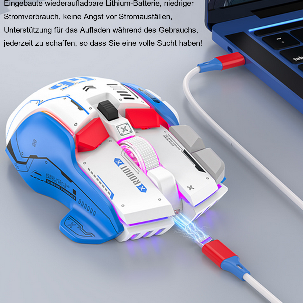 Un mouse da gioco blu e bianco con un cavo USB-C collegato, in carica.