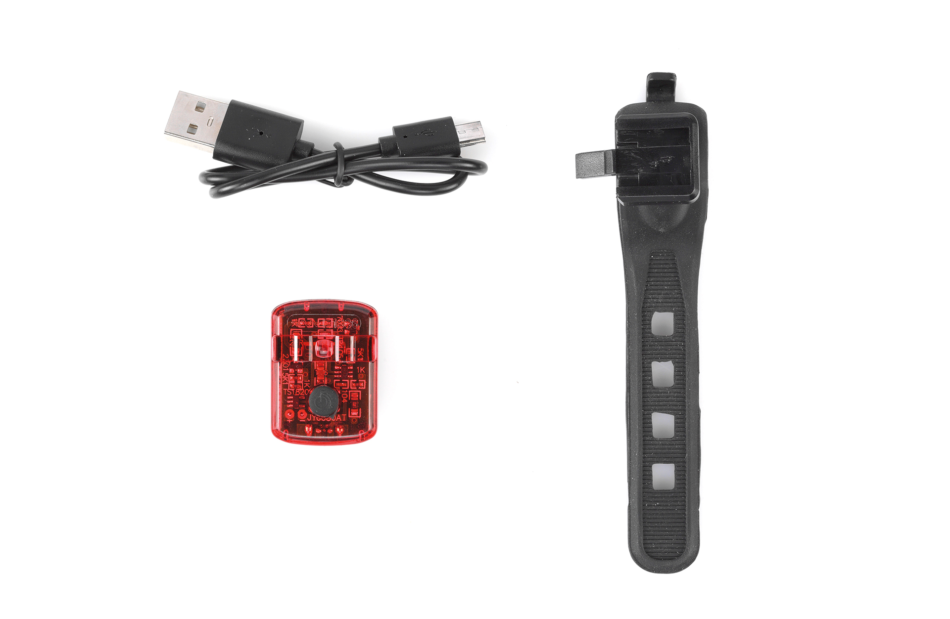 Fahrradlichter, ein USB-Kabel und ein Ladekabel liegen auf weißem Hintergrund.