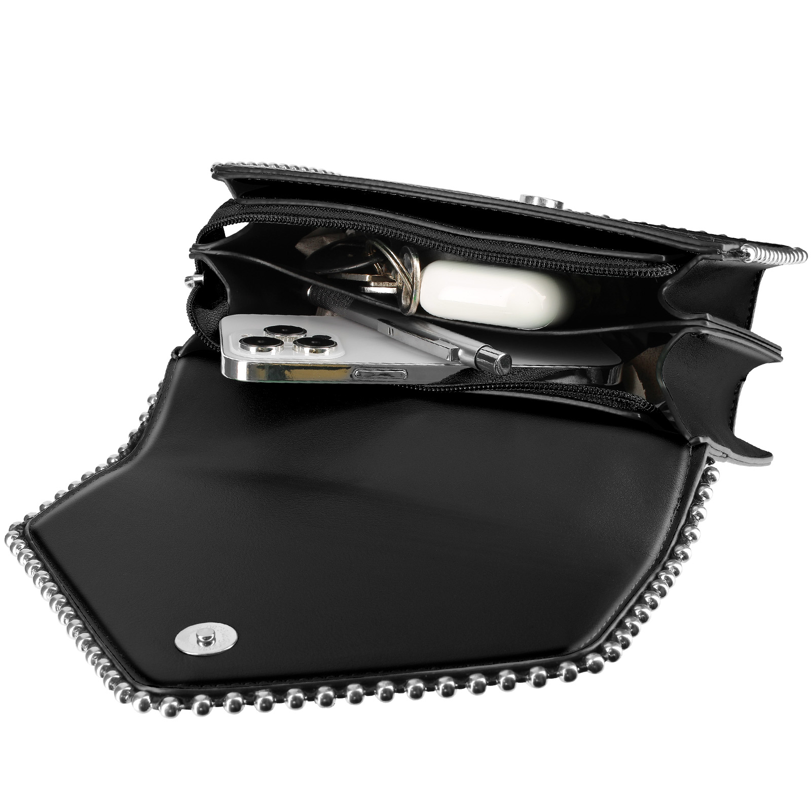 Eine offene schwarze Handtasche, gefüllt mit Gegenständen, darunter ein Telefon und Schlüssel.