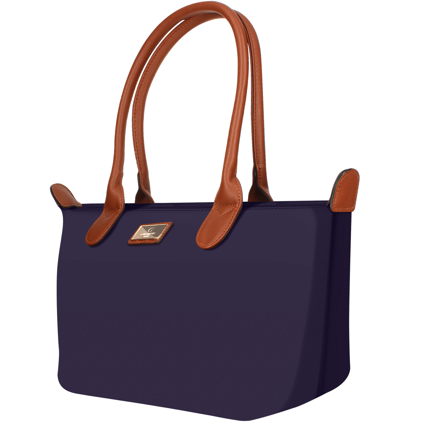Eine dunkelblaue Tragetasche mit braunen Griffen, einem goldenen Logo und braunen Details an den Griffen.