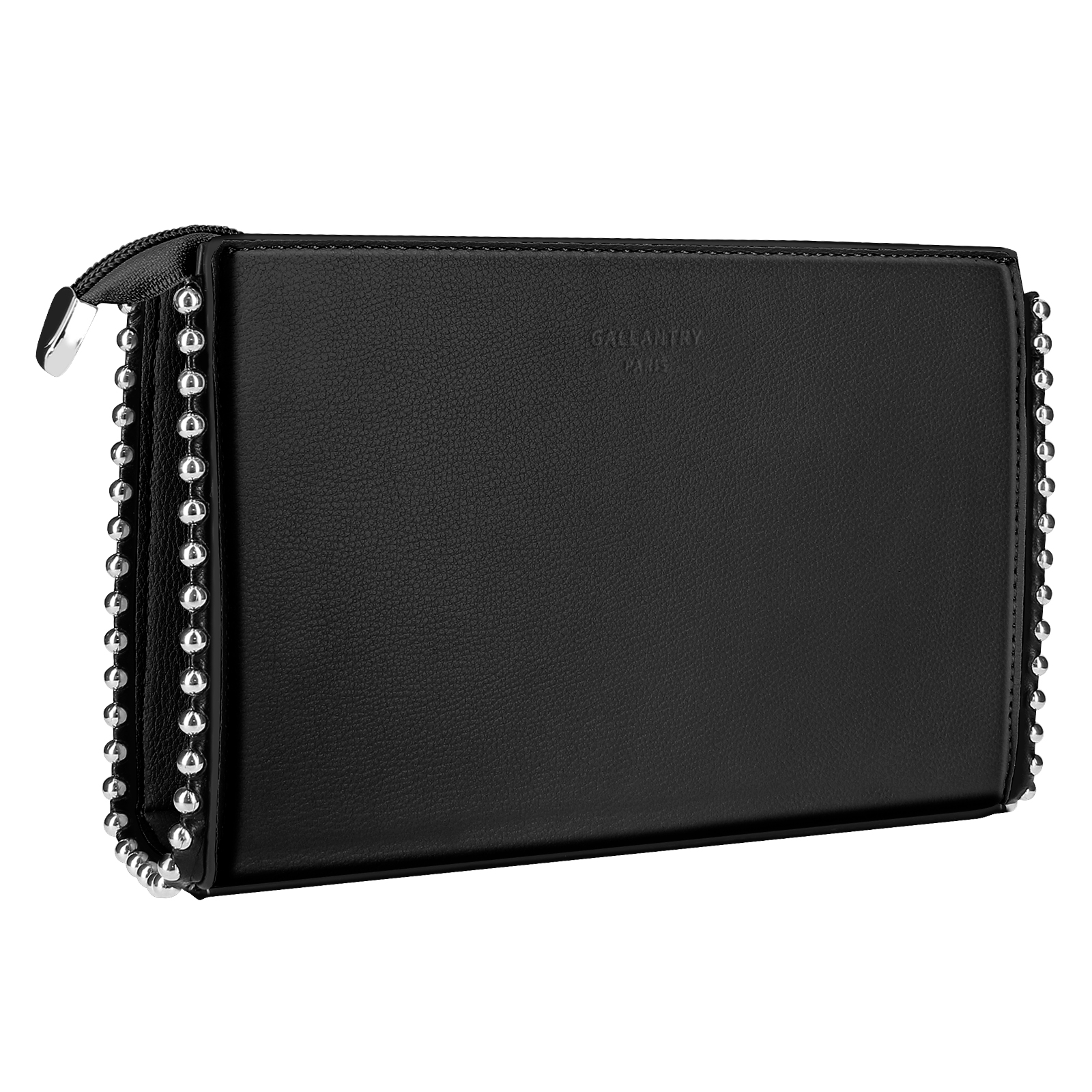 Schwarze Leder-Clutch mit silberner Perlenverzierung und Reißverschluss. Markenname auf der Vorderseite.
