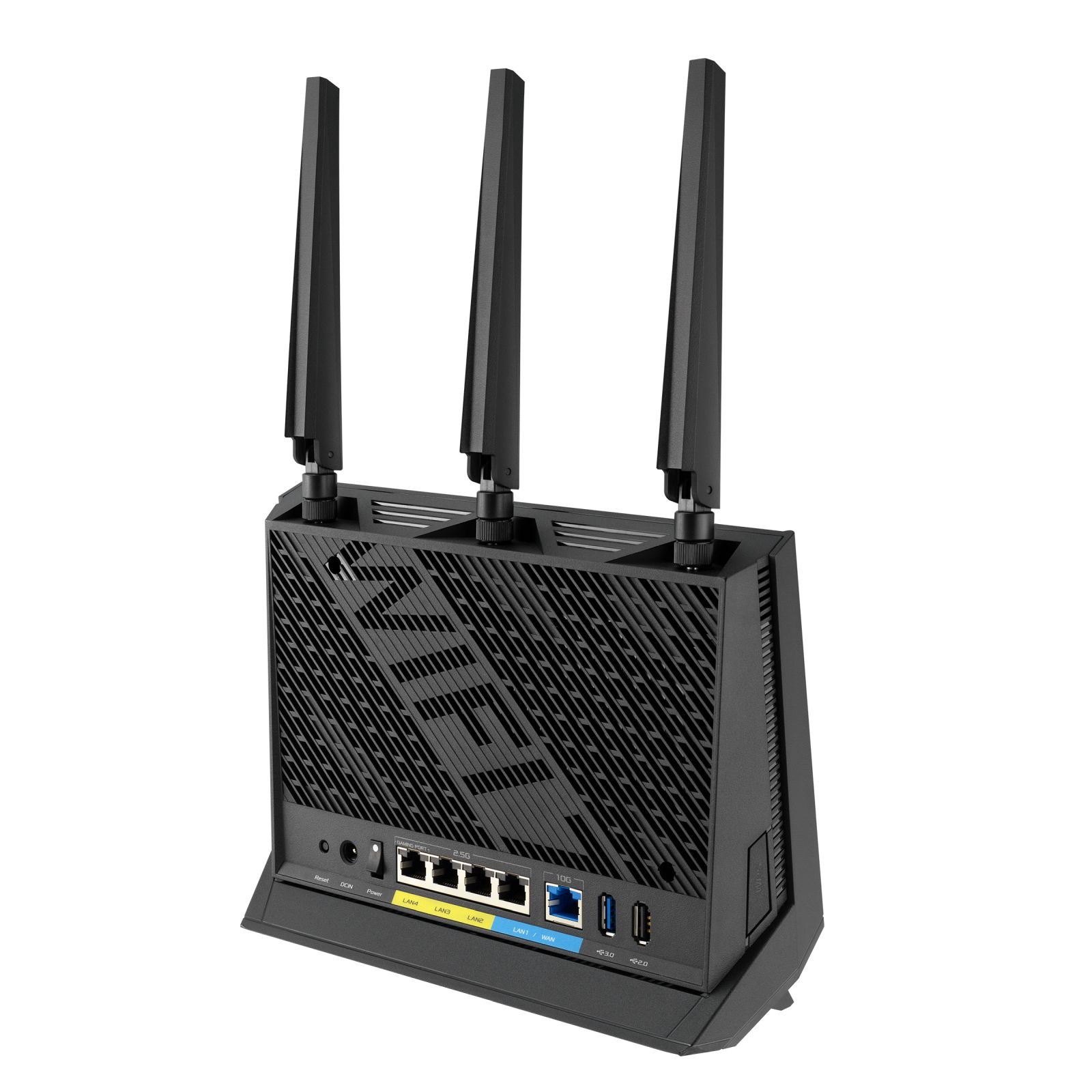 Router nero con tre antenne, un pannello frontale con porte e sfondo bianco.