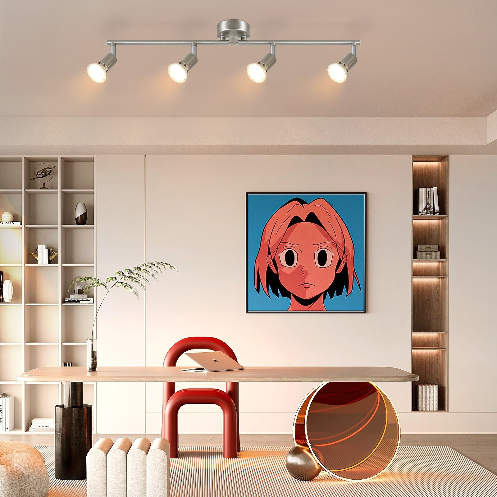 Cztery reflektory zamontowane na szynie, wiszące z sufitu. Widoczny obraz i meble.