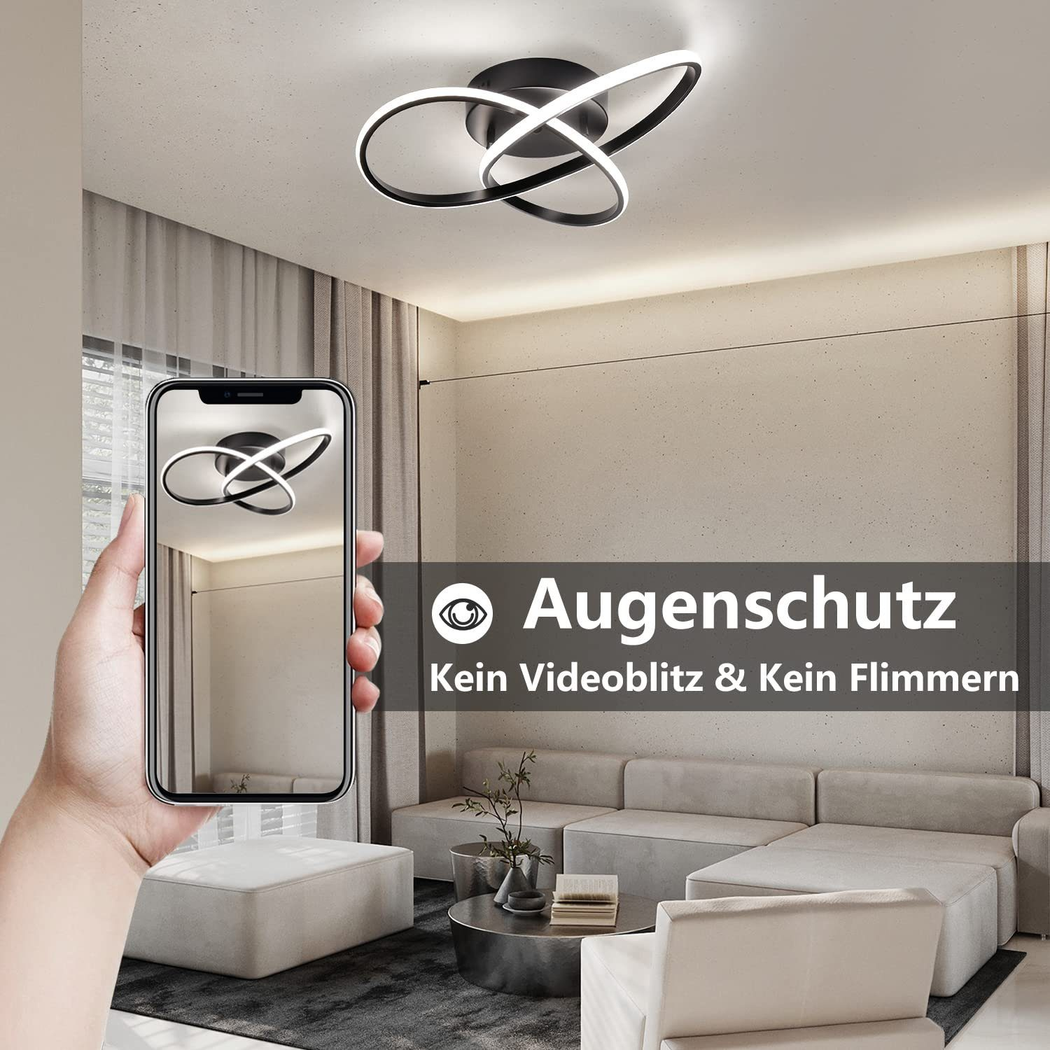 Ręka trzymająca telefon pokazujący światło sufitowe w pokoju z kanapą.