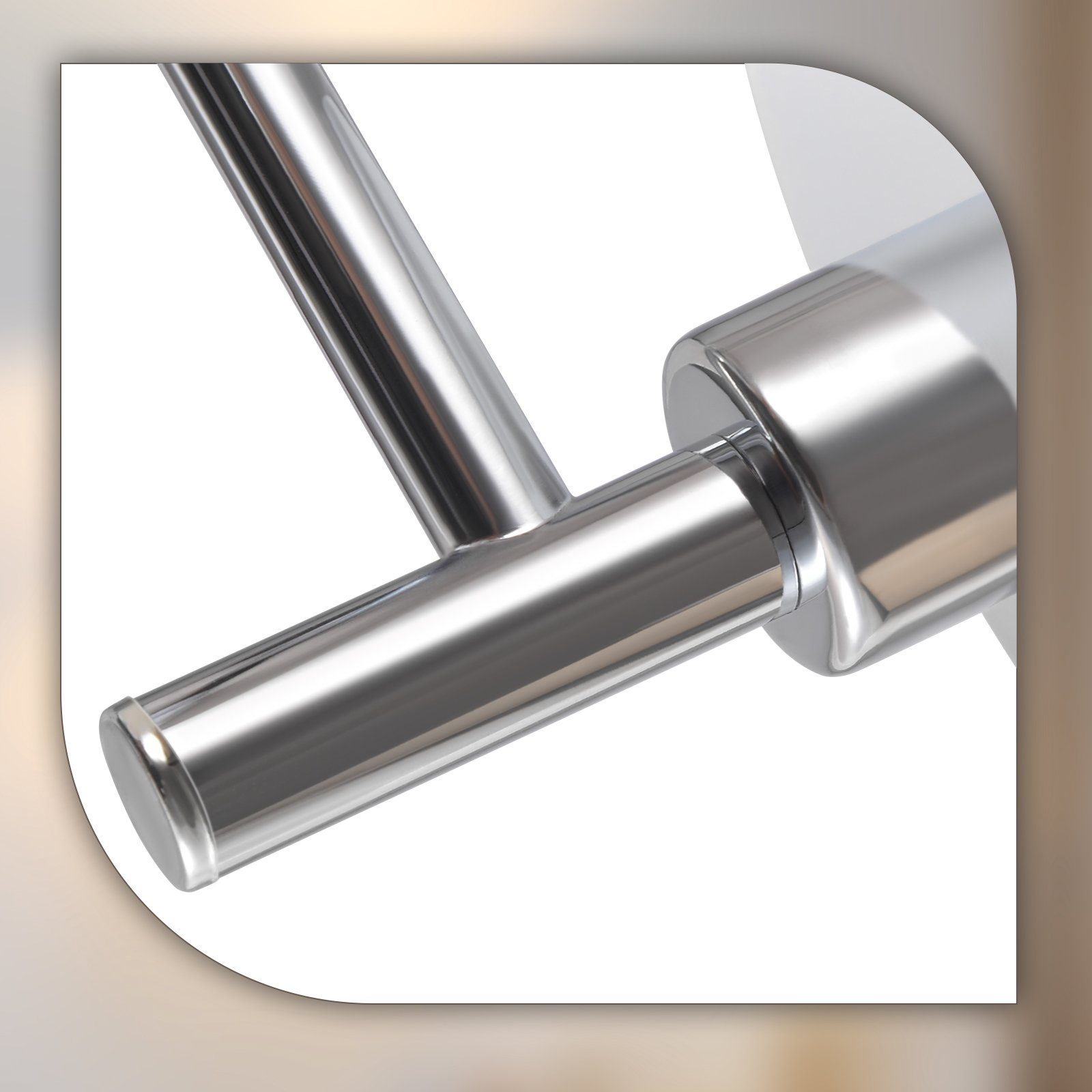 Zbliżenie błyszczącego metalowego uchwytu. Uchwyt jest cylindryczny i przymocowany do większego, okrągłego metalowego elementu.