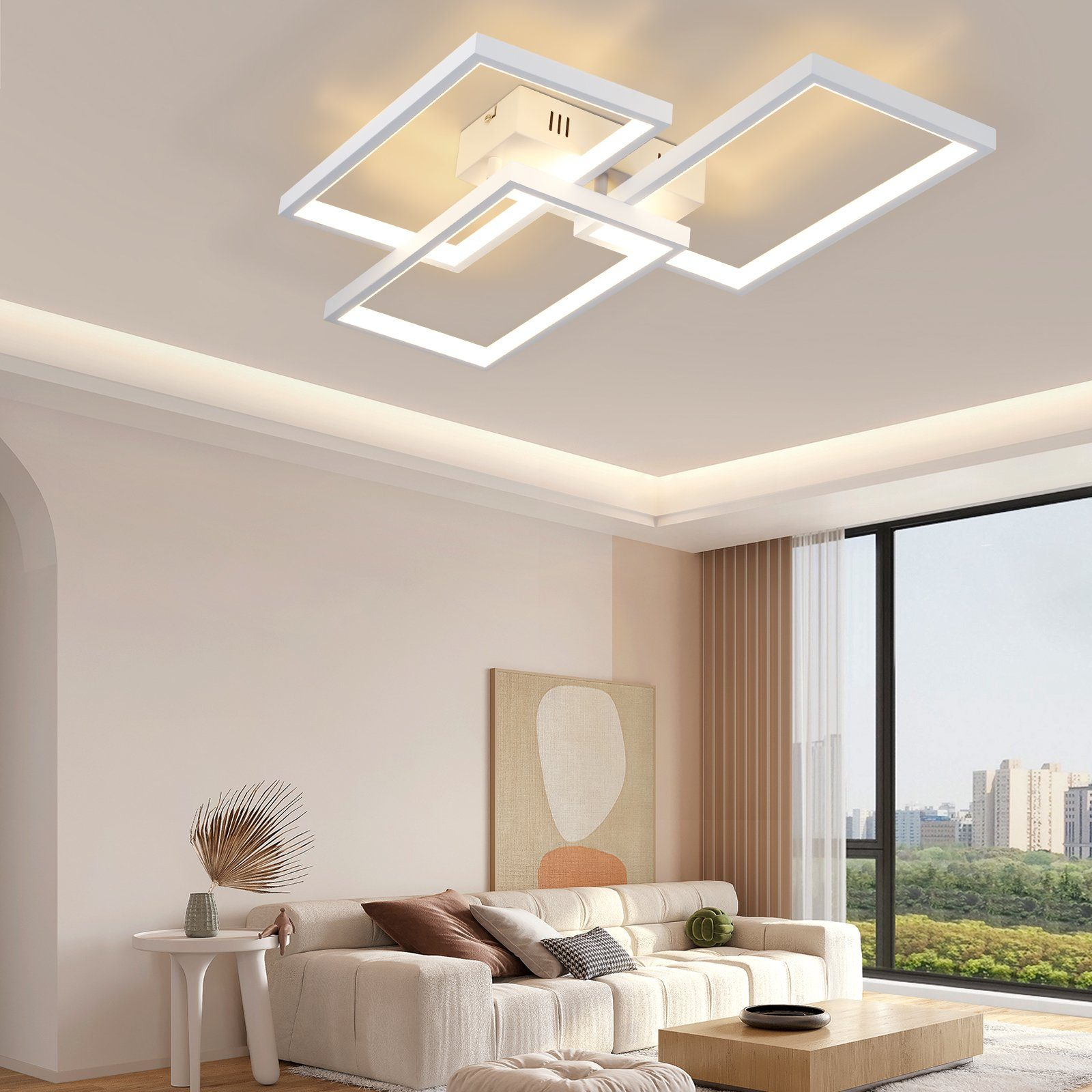 Biała lampa sufitowa z kwadratowymi ramami. Salon z sofą i widokiem przez okno.