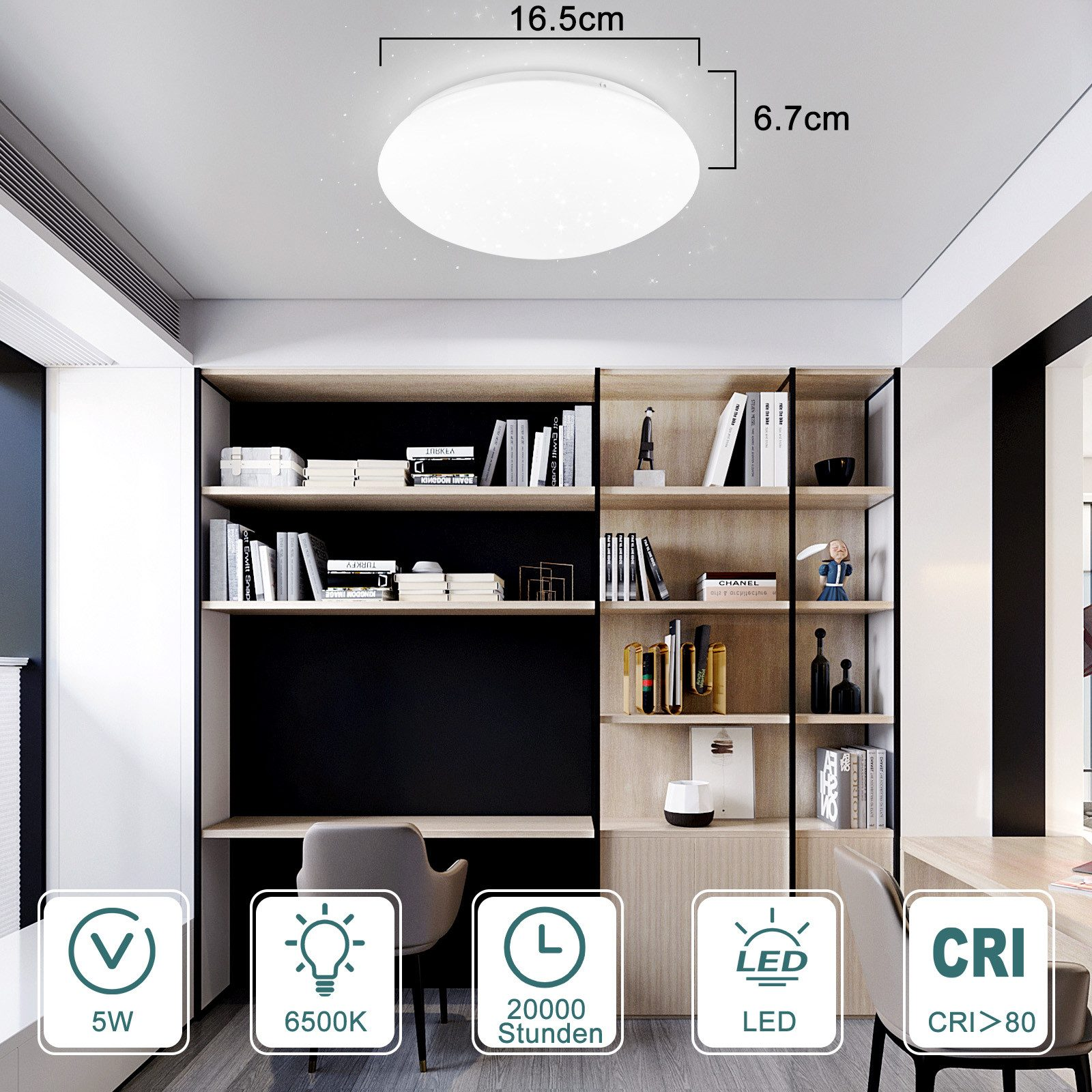 Biała lampa sufitowa LED jest pokazana w pokoju z biurkiem i półkami. Światło mierzy 16,5 cm x 6,7 cm.
