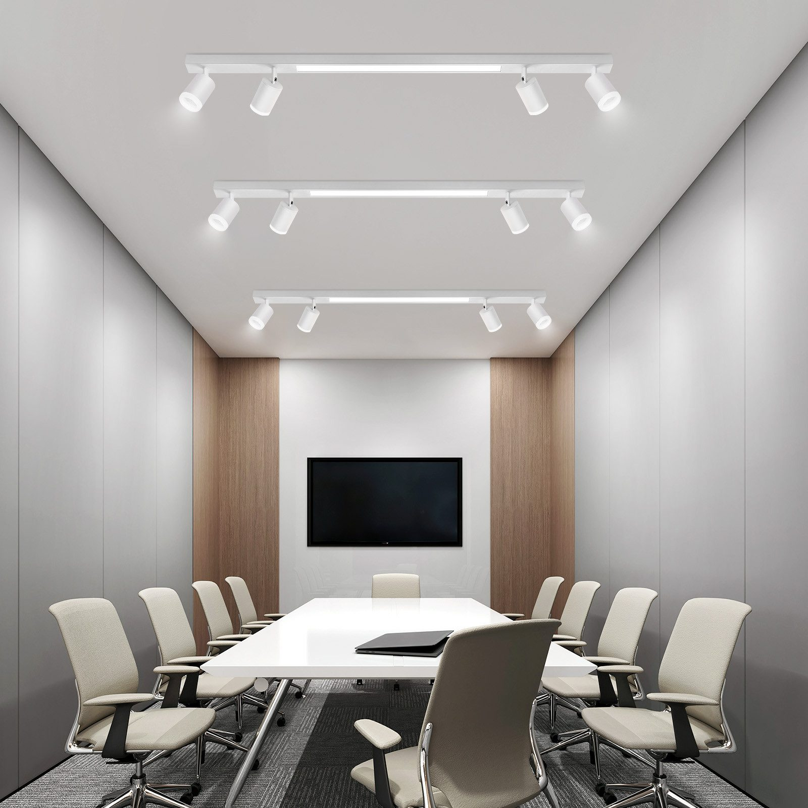 Konferenzraum mit drei Reihen von Strahlern. Weiße Decke, Tisch, Stühle und eine schwarze Leinwand.